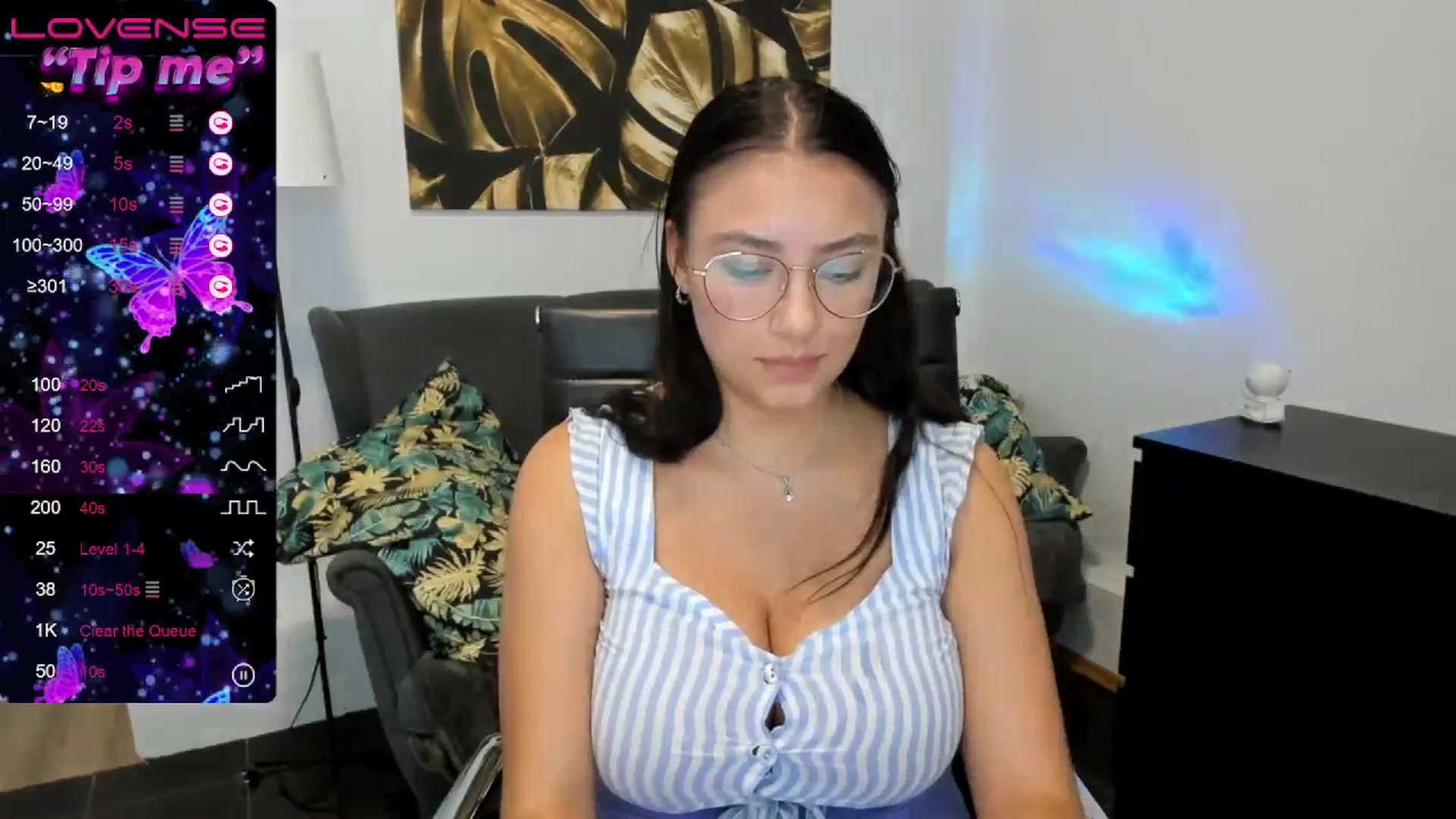 Gallery image thumbnail from SunfLowerr's myfreecams stream on, 08/08/2024, 18:43 image 17 of 20