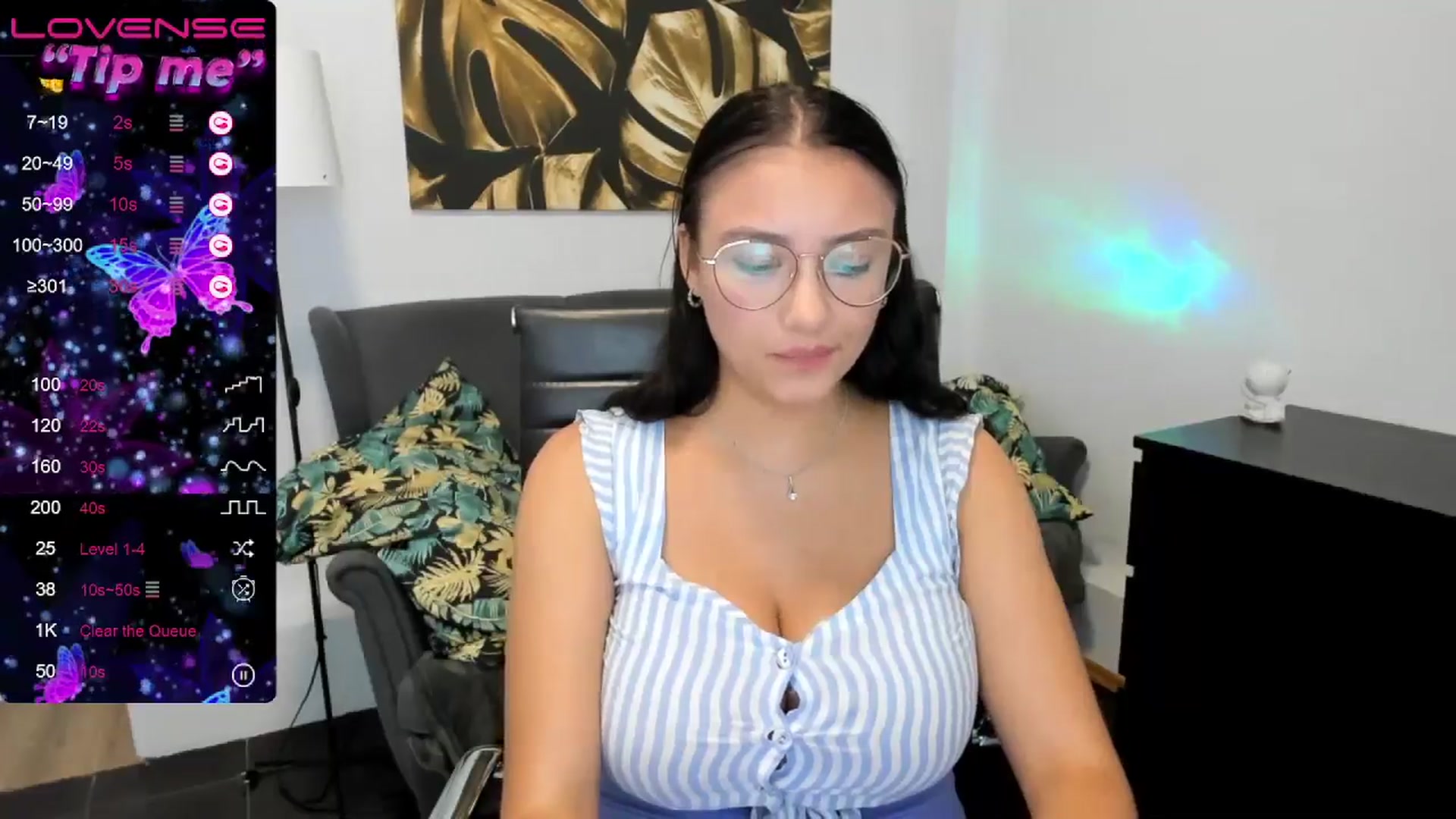Gallery image thumbnail from SunfLowerr's myfreecams stream on, 08/08/2024, 18:43 image 7 of 20