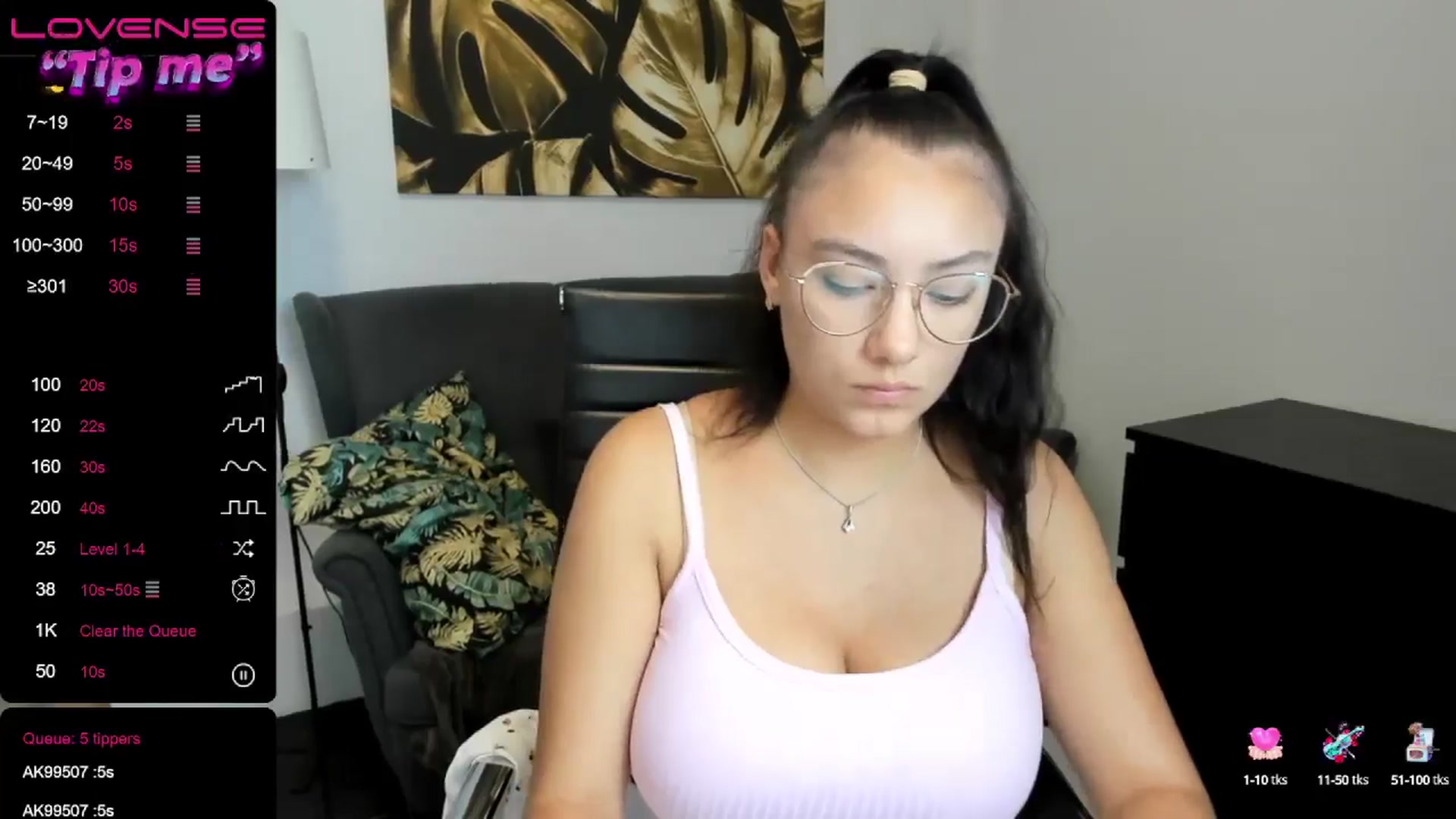Gallery image thumbnail from SunfLowerr's myfreecams stream on, 08/11/2024, 15:42 image 15 of 20