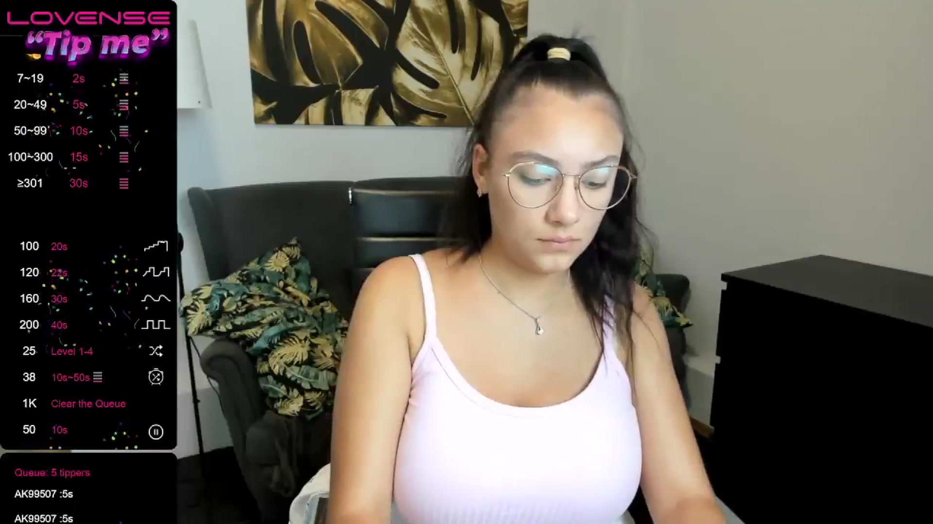 Gallery image thumbnail from SunfLowerr's myfreecams stream on, 08/11/2024, 16:32 image 6 of 20