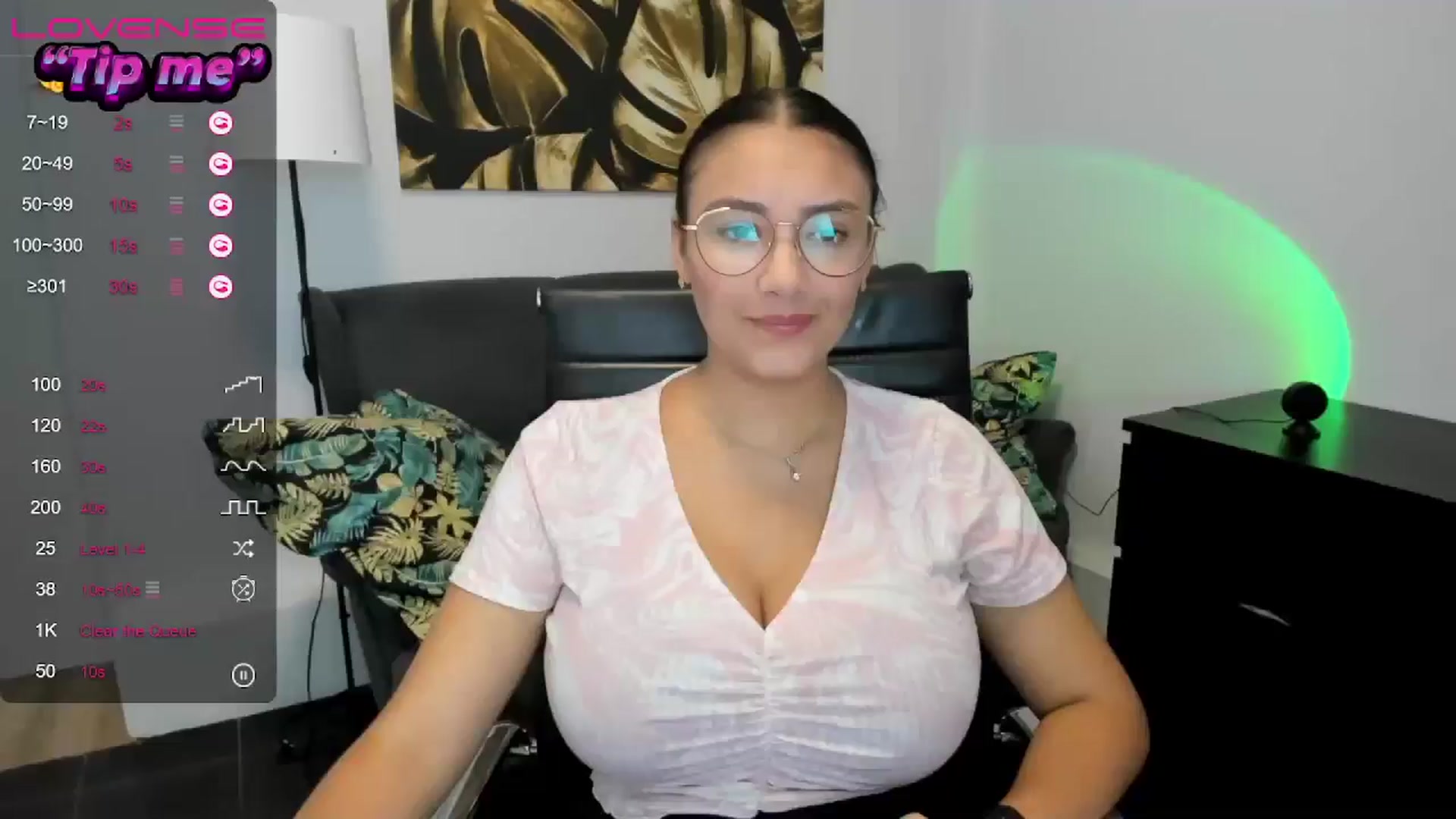 Gallery image thumbnail from SunfLowerr's myfreecams stream on, 08/17/2024, 12:42 image 12 of 20