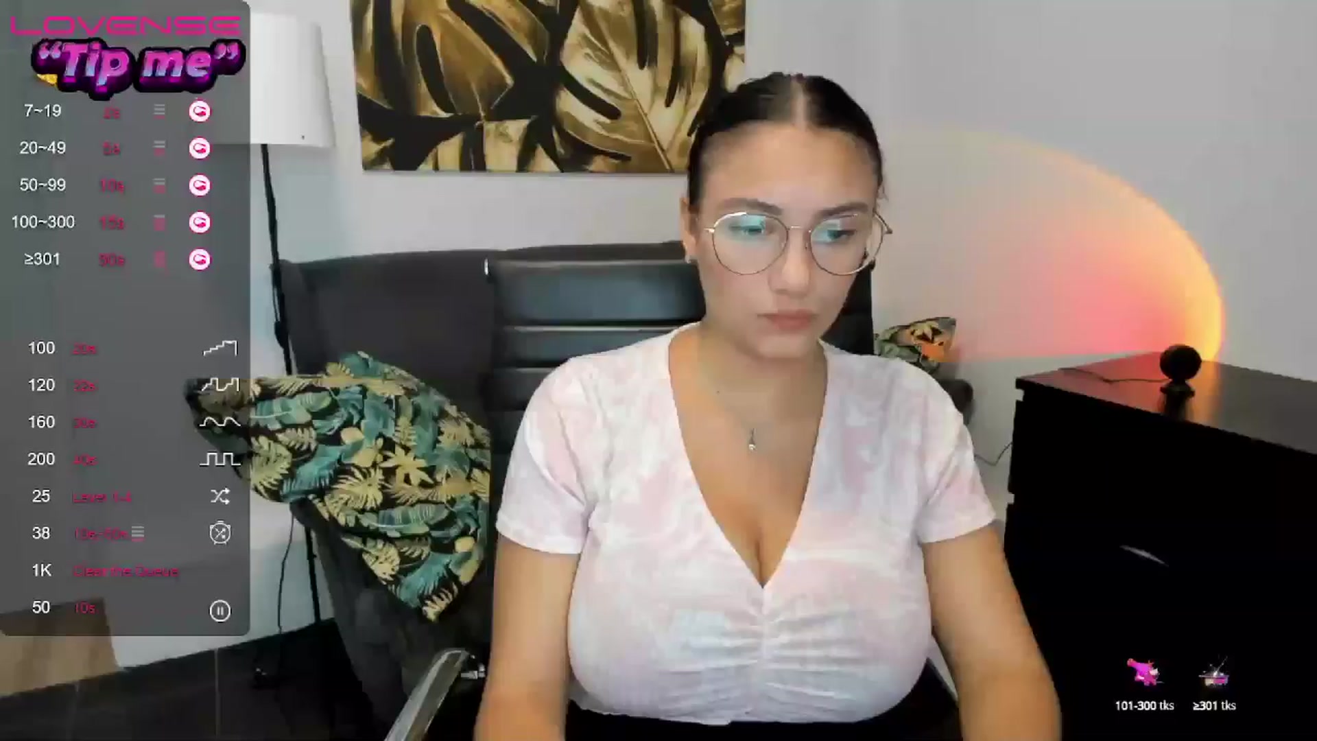 Gallery image thumbnail from SunfLowerr's myfreecams stream on, 08/17/2024, 13:27 image 14 of 20