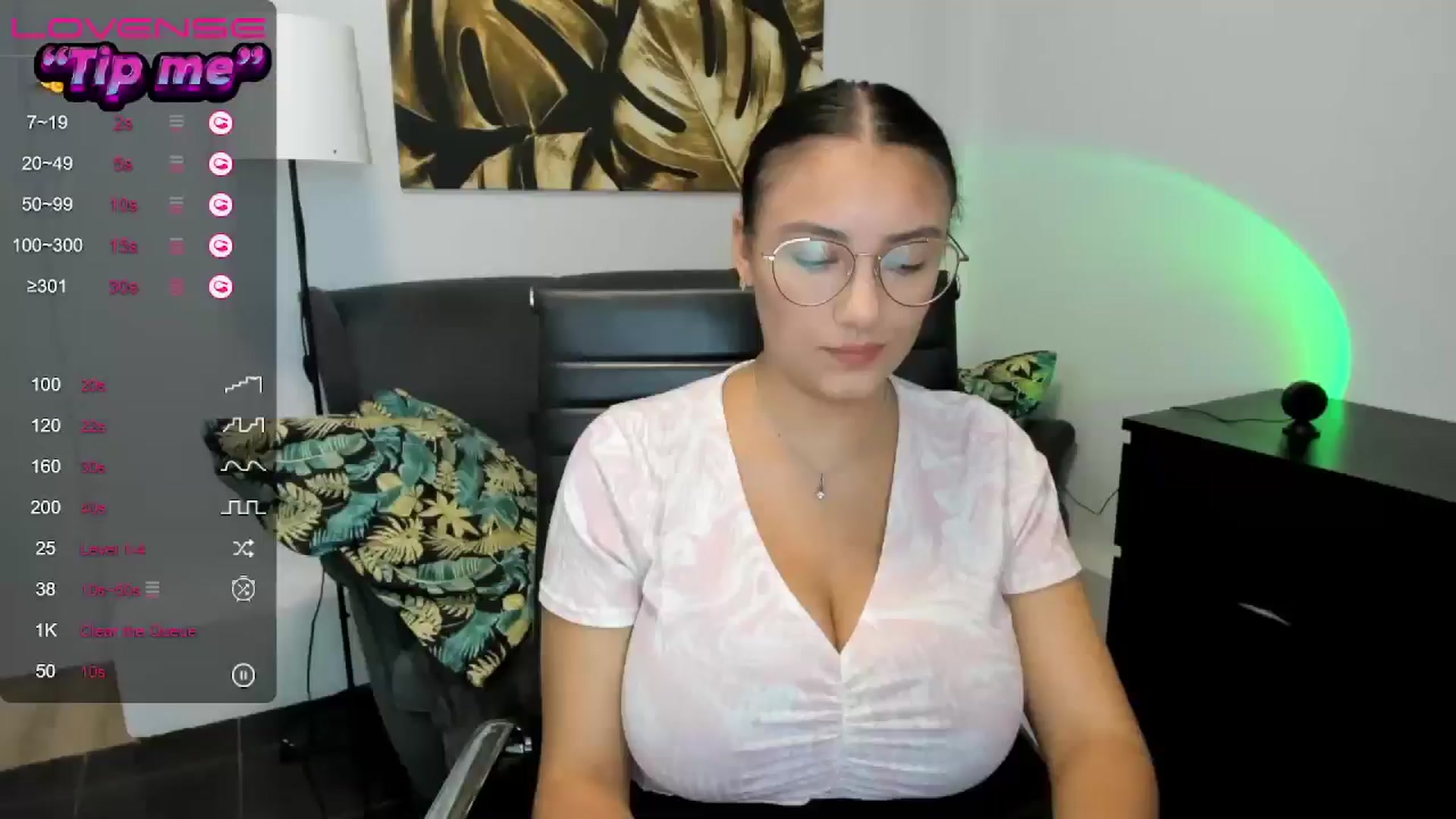 Gallery image thumbnail from SunfLowerr's myfreecams stream on, 08/17/2024, 13:27 image 19 of 20