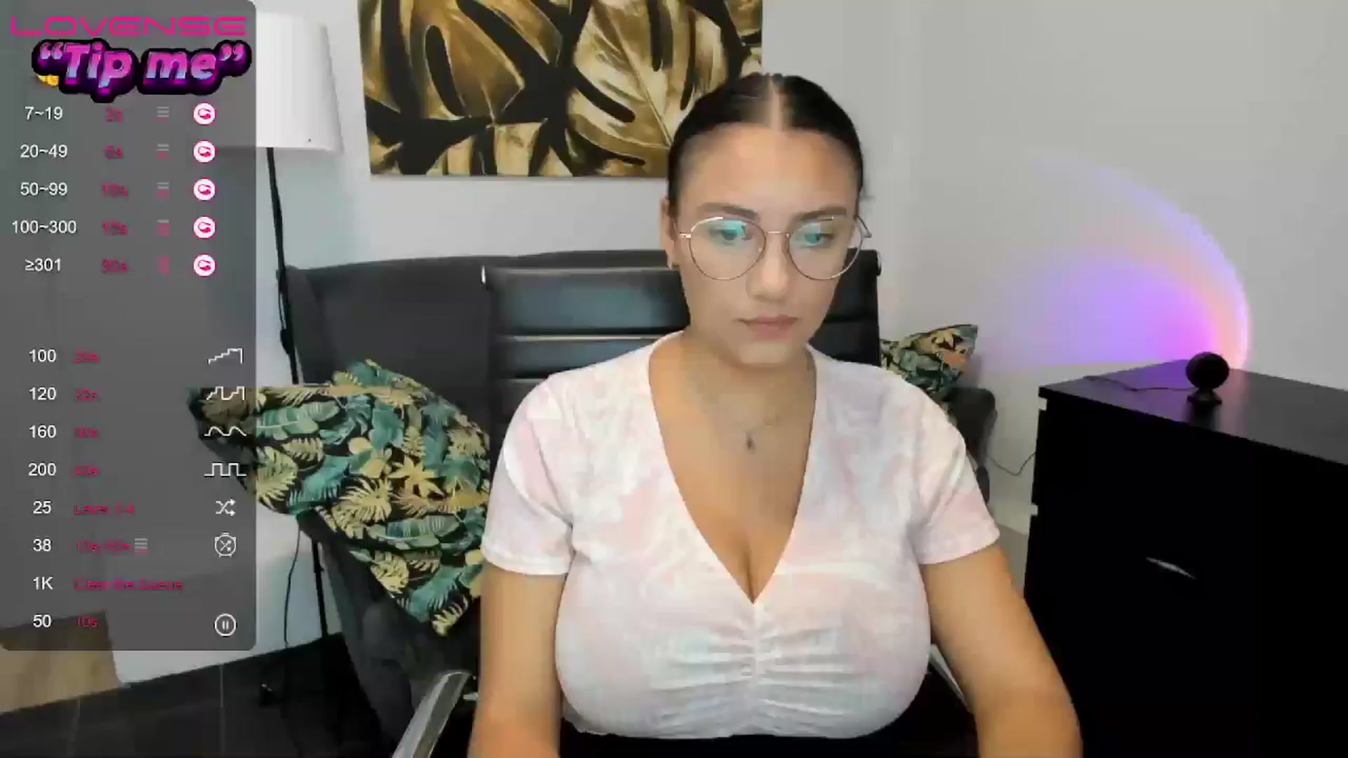 Gallery image thumbnail from SunfLowerr's myfreecams stream on, 08/17/2024, 13:27 image 6 of 20