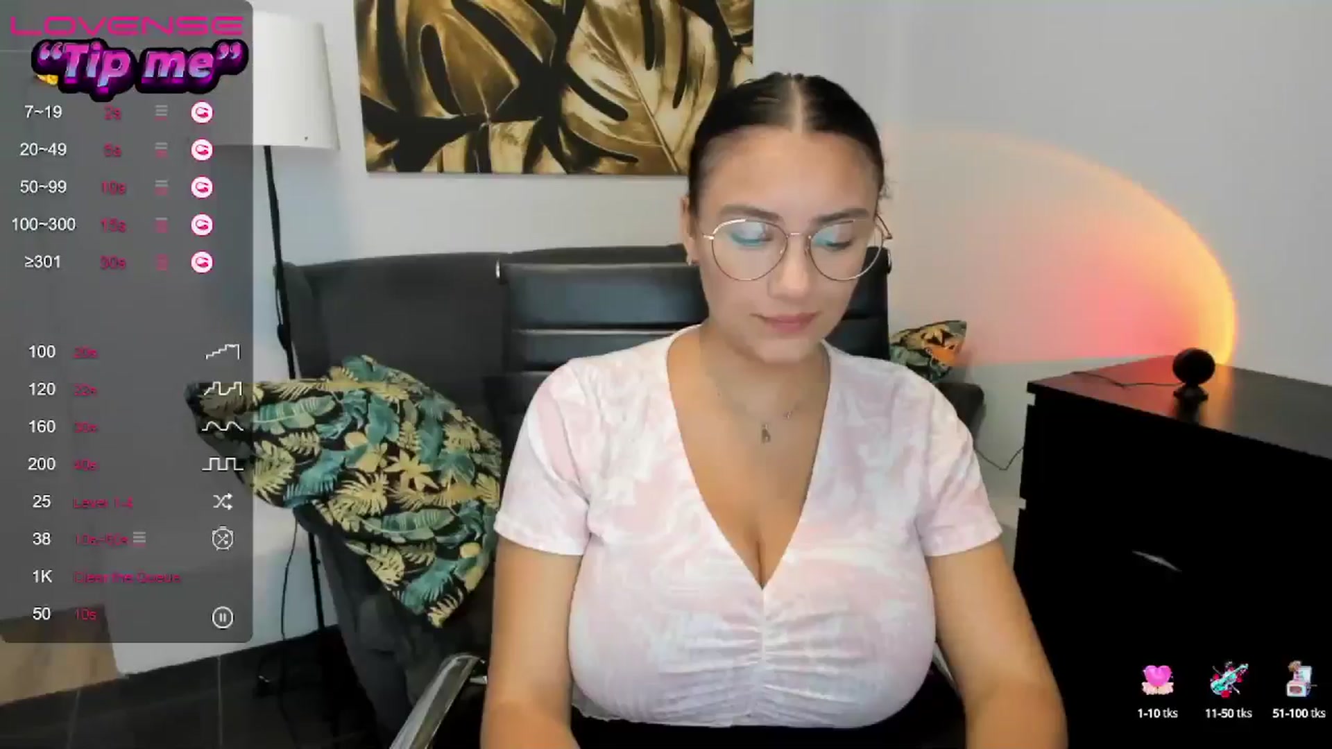 Gallery image thumbnail from SunfLowerr's myfreecams stream on, 08/17/2024, 13:27 image 5 of 20