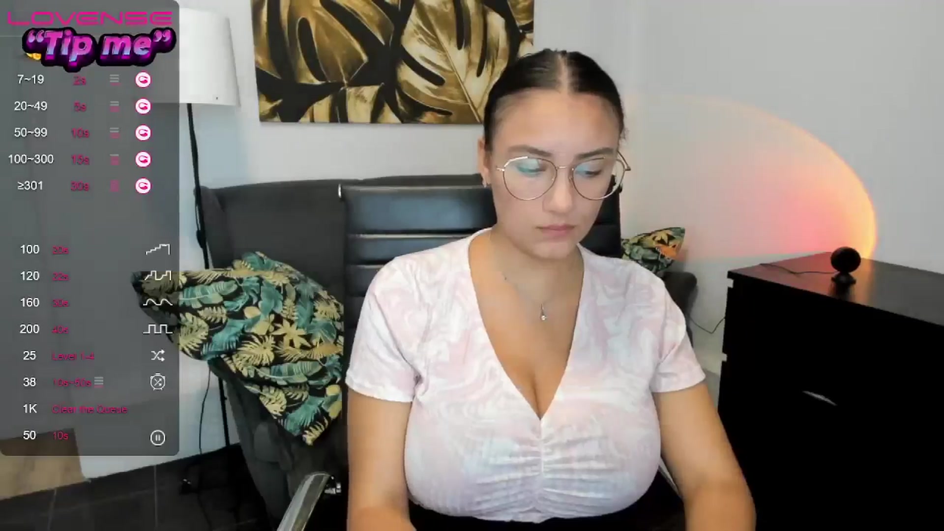 Gallery image thumbnail from SunfLowerr's myfreecams stream on, 08/17/2024, 13:47 image 3 of 20