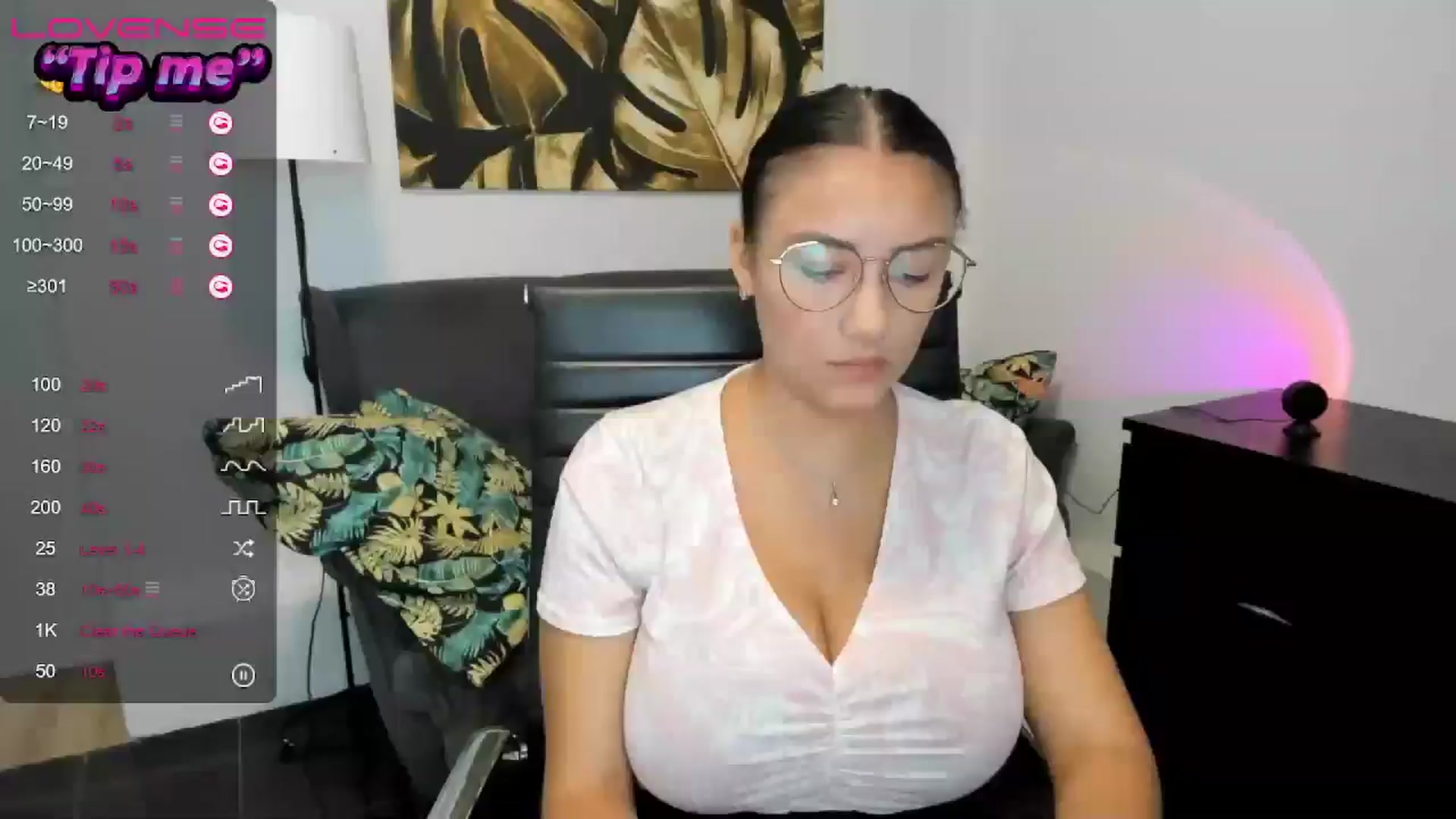 Gallery image thumbnail from SunfLowerr's myfreecams stream on, 08/17/2024, 13:47 image 15 of 20