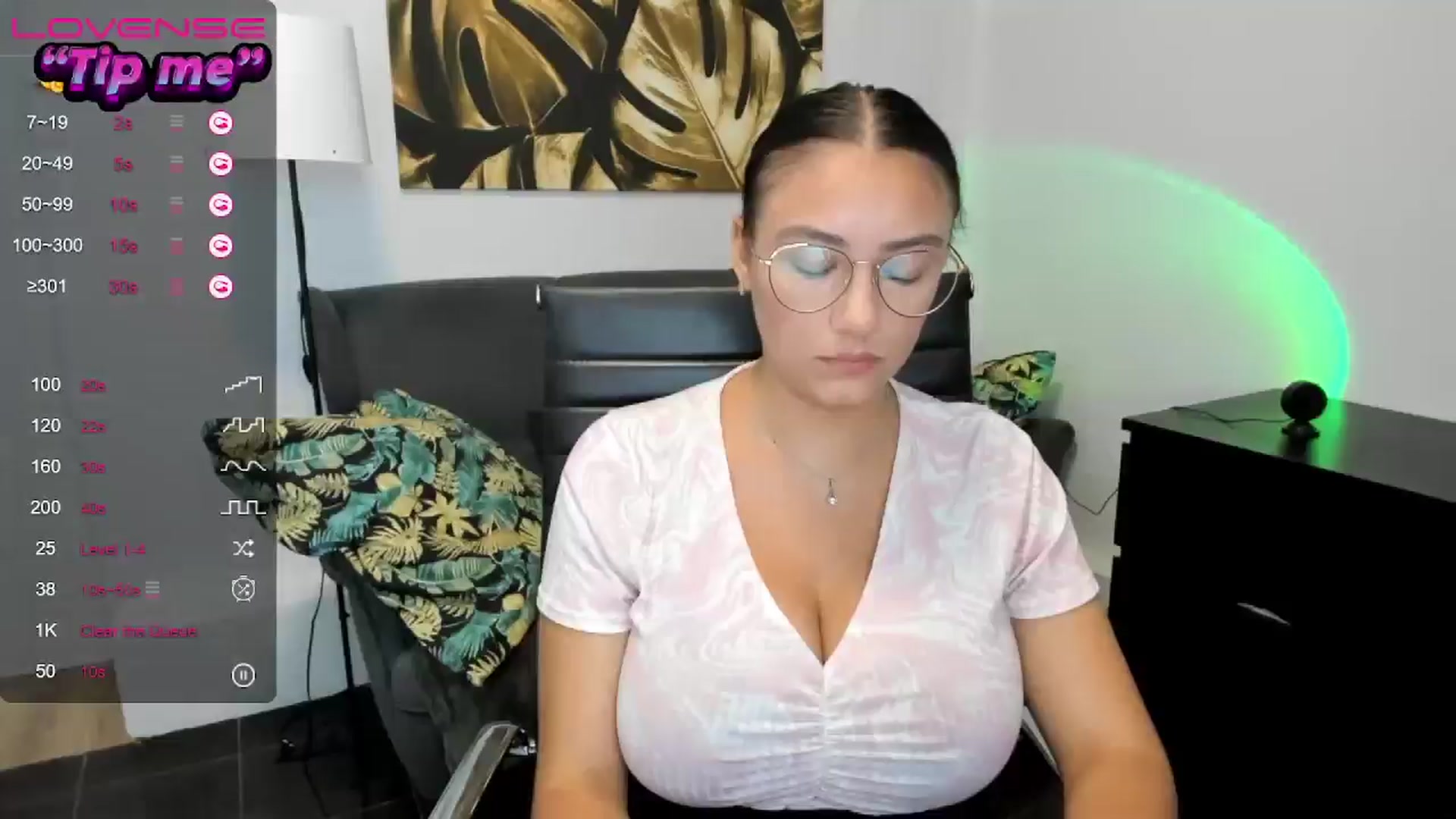 Gallery image thumbnail from SunfLowerr's myfreecams stream on, 08/17/2024, 13:47 image 14 of 20