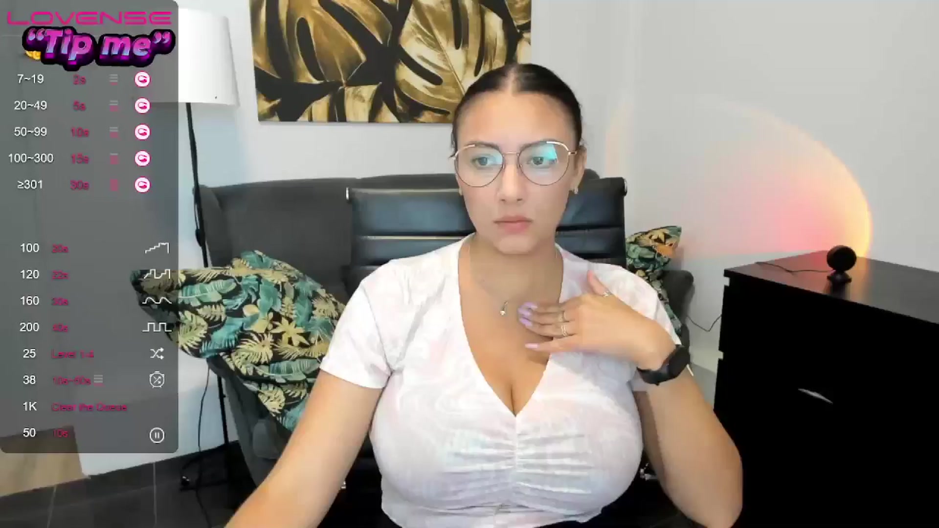 Gallery image thumbnail from SunfLowerr's myfreecams stream on, 08/17/2024, 14:31 image 4 of 20