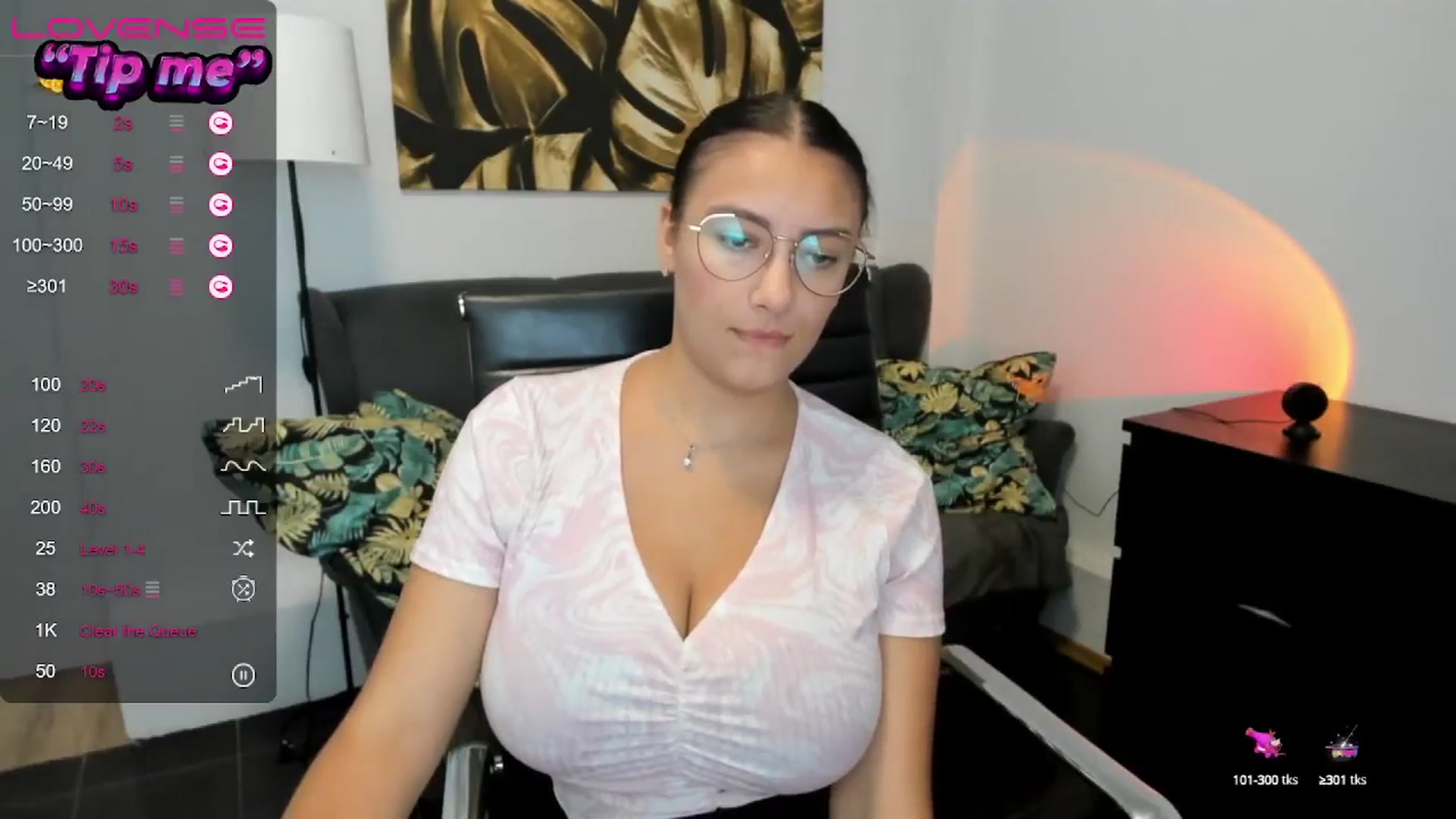 Gallery image thumbnail from SunfLowerr's myfreecams stream on, 08/17/2024, 14:31 image 18 of 20