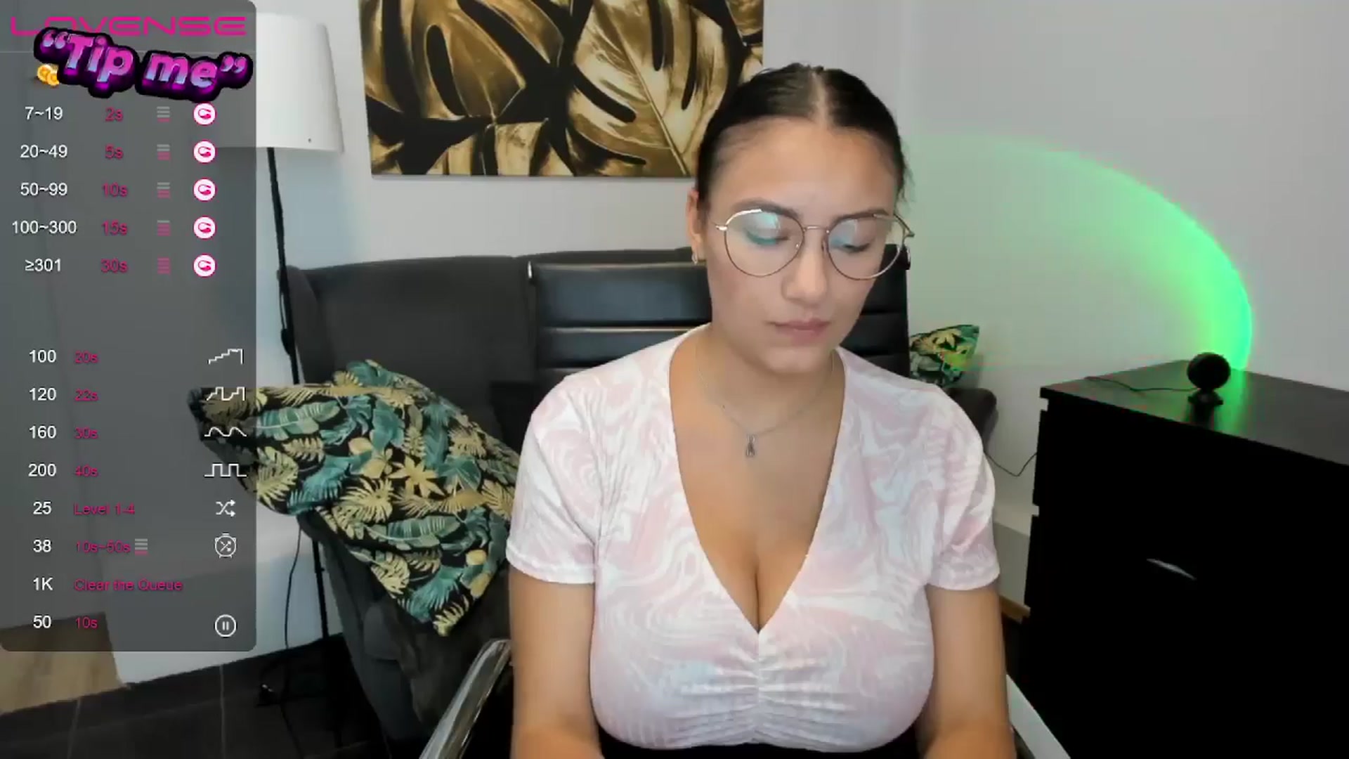 Gallery image thumbnail from SunfLowerr's myfreecams stream on, 08/17/2024, 14:31 image 19 of 20
