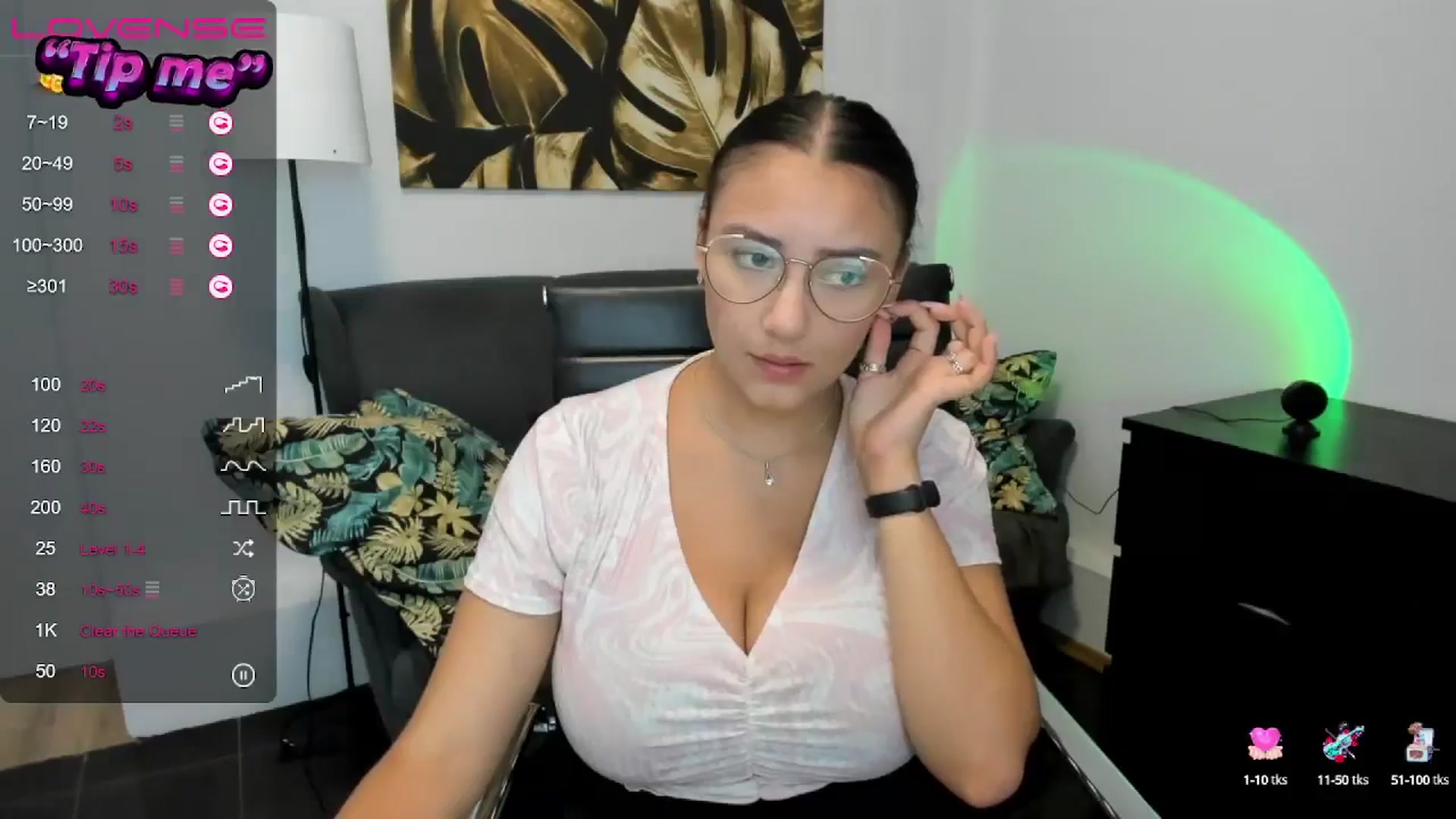 Gallery image thumbnail from SunfLowerr's myfreecams stream on, 08/17/2024, 14:31 image 17 of 20