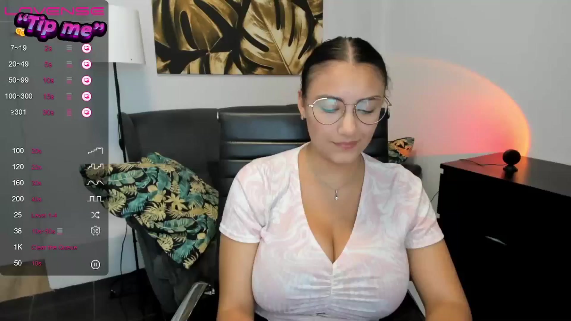 Gallery image thumbnail from SunfLowerr's myfreecams stream on, 08/17/2024, 14:31 image 8 of 20