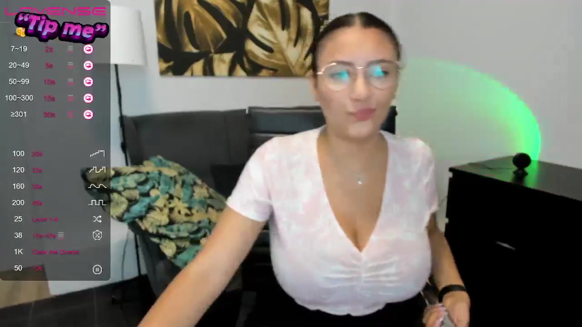 Gallery image thumbnail from SunfLowerr's myfreecams stream on, 08/17/2024, 14:31 image 14 of 20