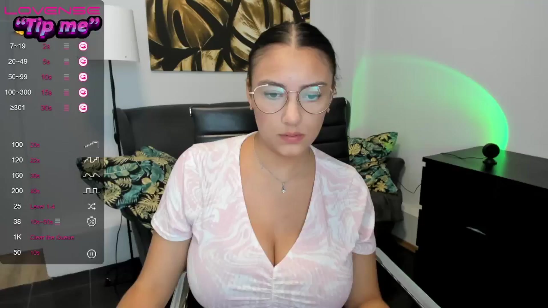 Gallery image thumbnail from SunfLowerr's myfreecams stream on, 08/17/2024, 14:31 image 16 of 20