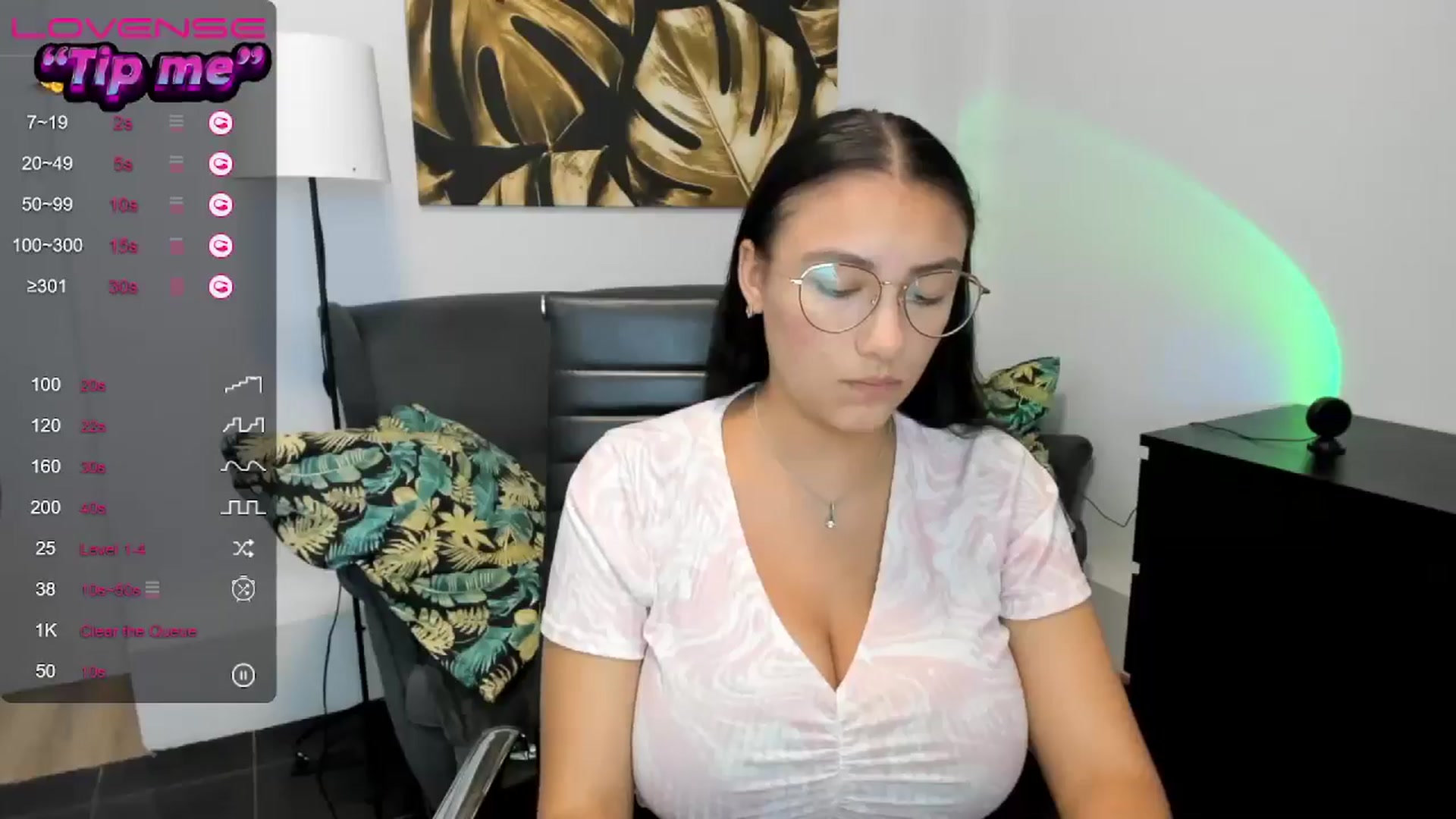 Gallery image thumbnail from SunfLowerr's myfreecams stream on, 08/17/2024, 17:36 image 9 of 20