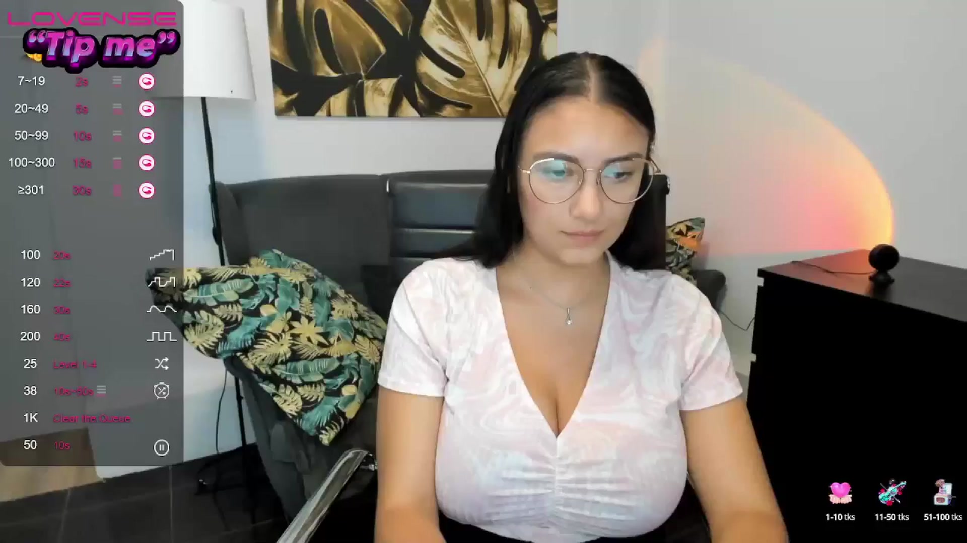 Gallery image thumbnail from SunfLowerr's myfreecams stream on, 08/17/2024, 17:36 image 19 of 20