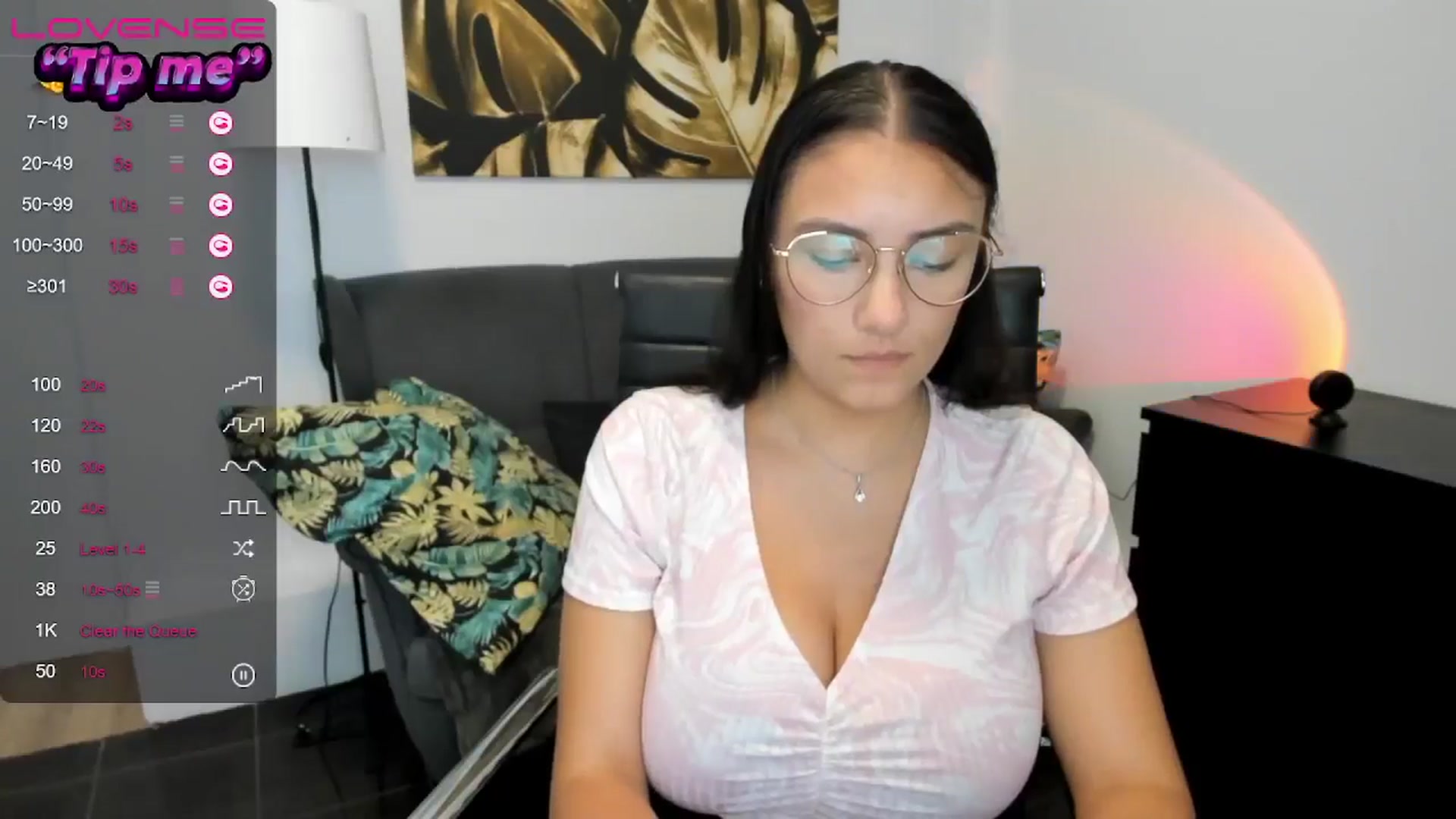 Gallery image thumbnail from SunfLowerr's myfreecams stream on, 08/17/2024, 17:36 image 18 of 20