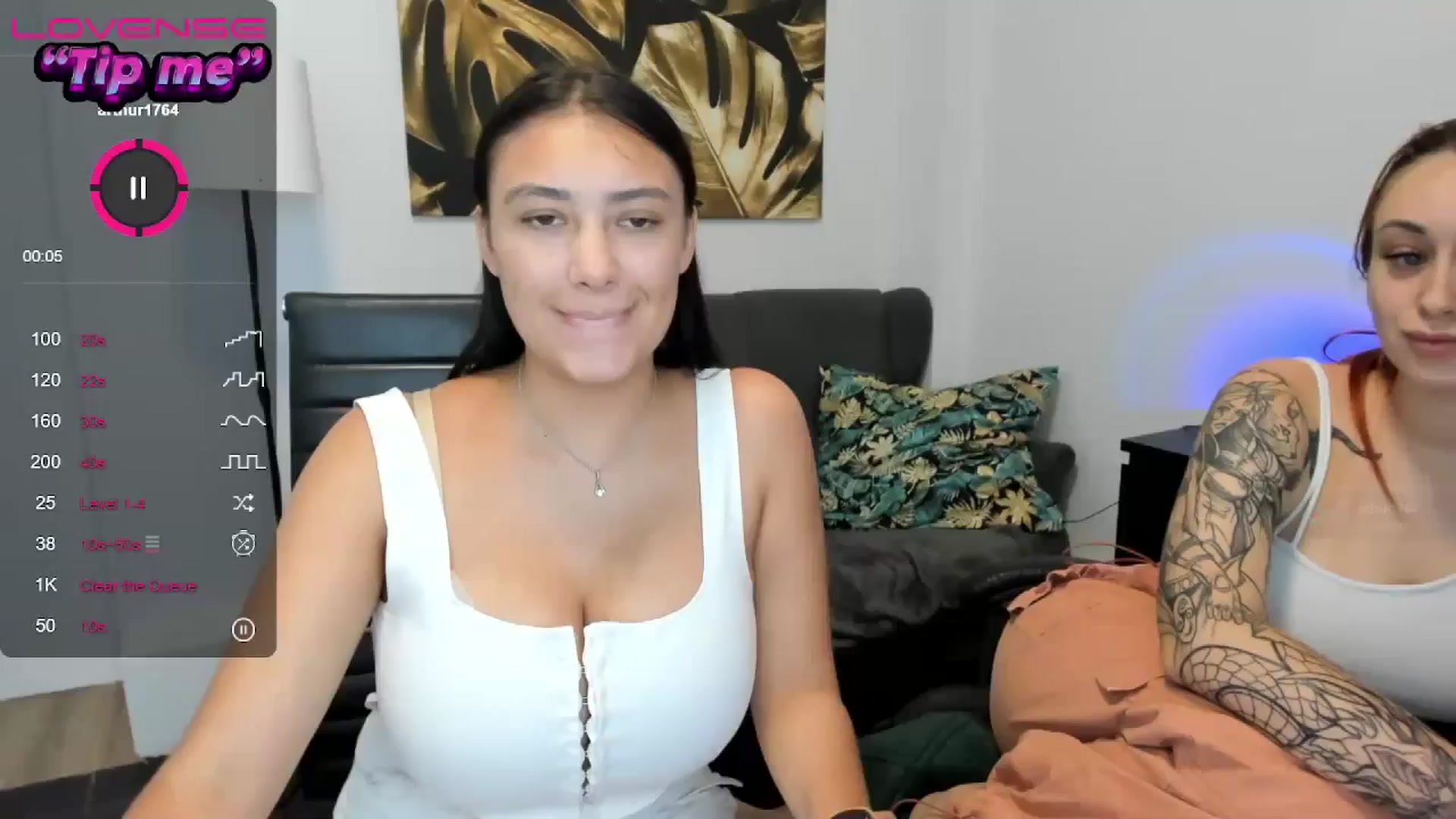 Gallery image thumbnail from SunfLowerr's myfreecams stream on, 08/18/2024, 19:54 image 1 of 20