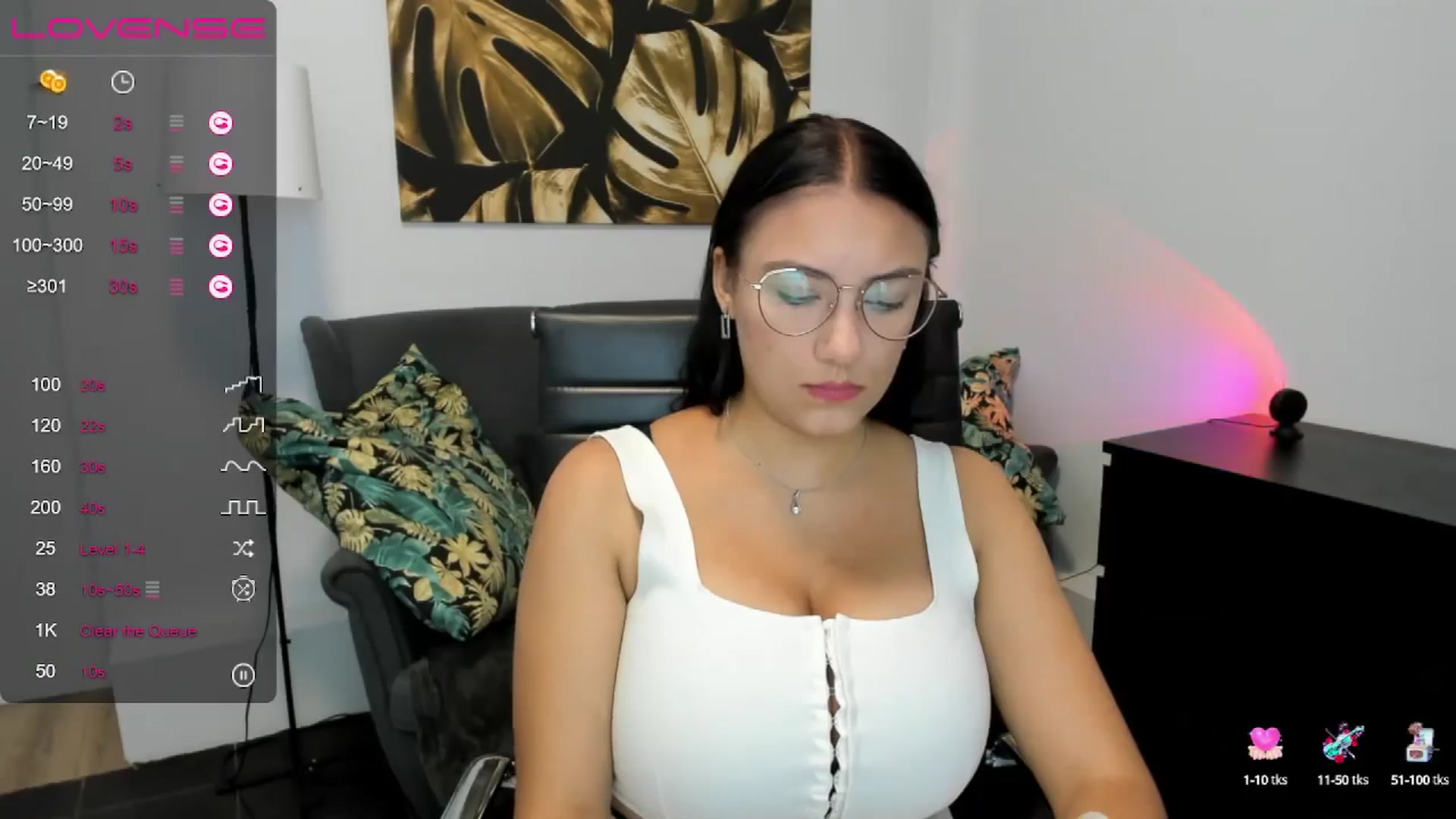 Gallery image thumbnail from SunfLowerr's myfreecams stream on, 08/21/2024, 13:28 image 14 of 20
