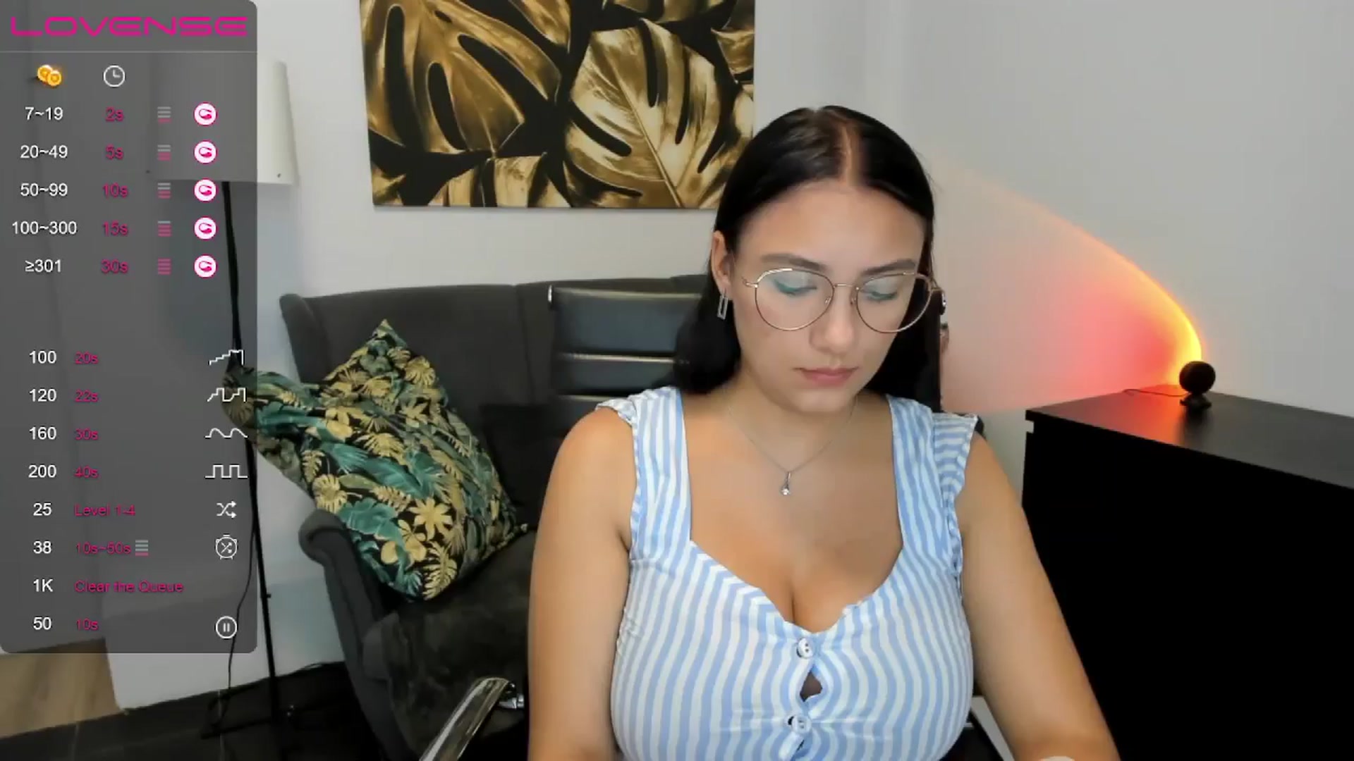 Gallery image thumbnail from SunfLowerr's myfreecams stream on, 08/21/2024, 15:23 image 14 of 20