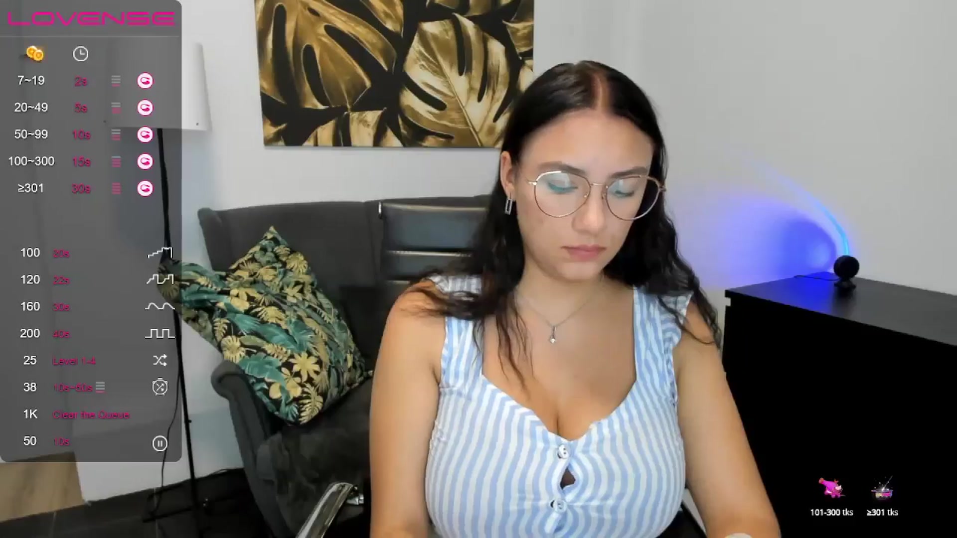 Gallery image thumbnail from SunfLowerr's myfreecams stream on, 08/21/2024, 15:23 image 7 of 20