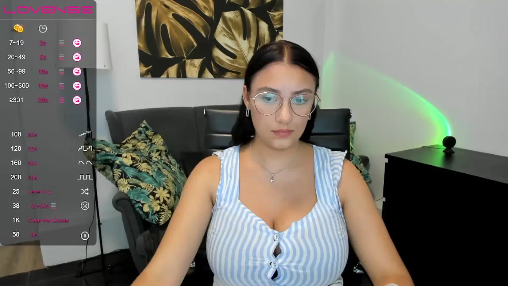 Gallery image thumbnail from SunfLowerr's myfreecams stream on, 08/21/2024, 15:23 image 12 of 20