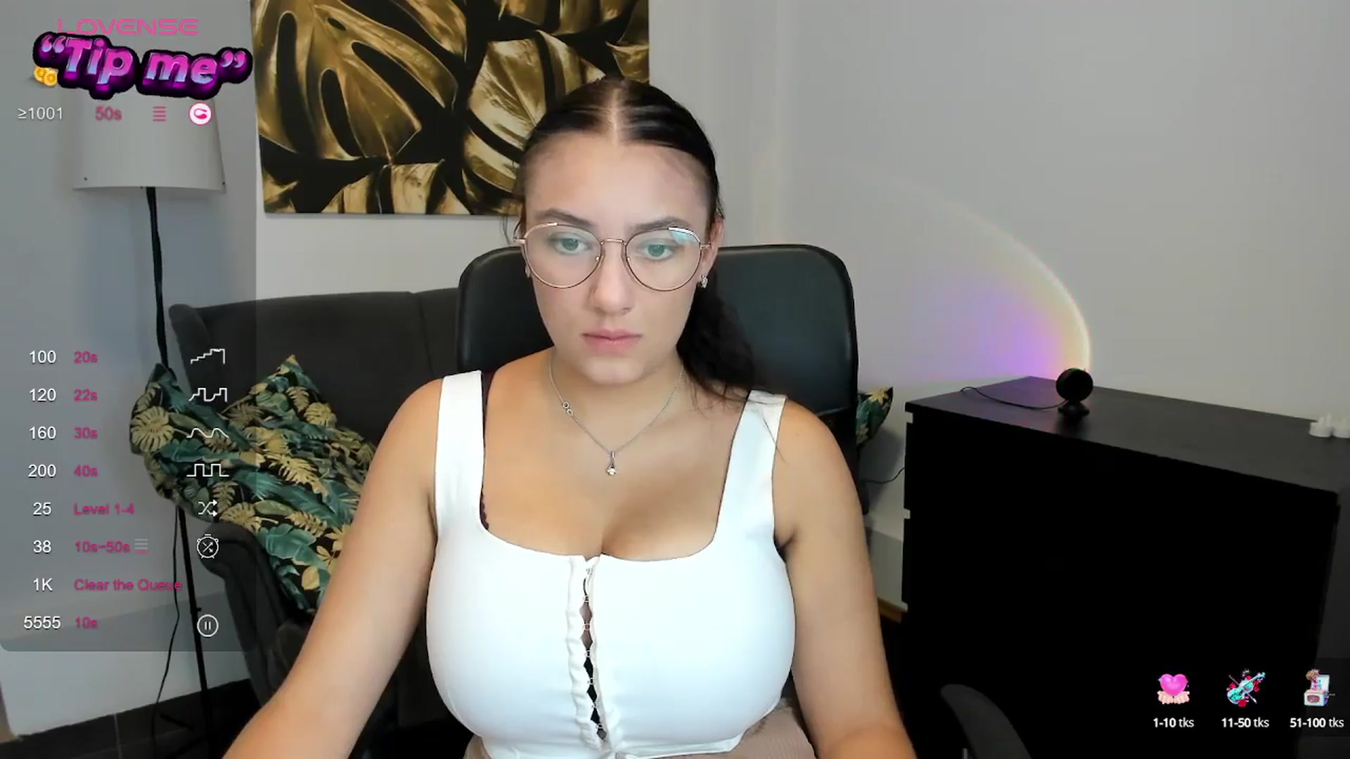 Gallery image thumbnail from SunfLowerr's myfreecams stream on, 09/01/2024, 14:48 image 8 of 20