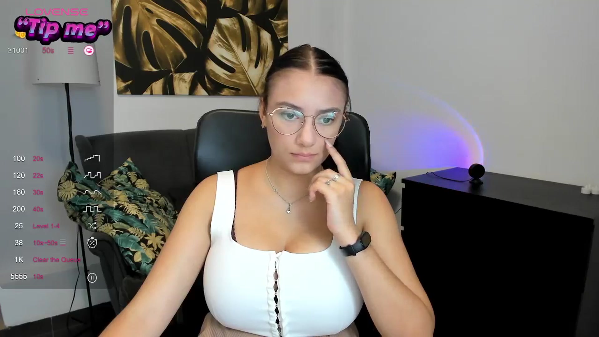 Gallery image thumbnail from SunfLowerr's myfreecams stream on, 09/01/2024, 14:48 image 17 of 20