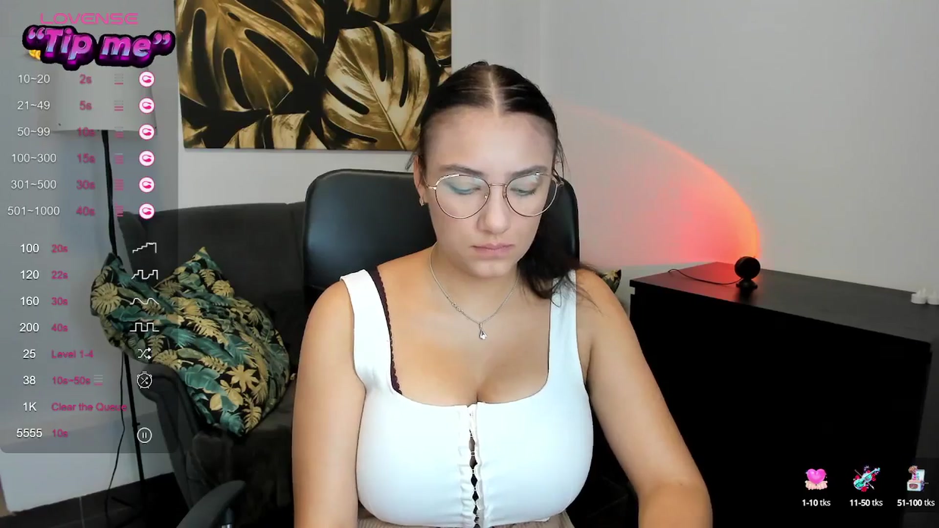 Gallery image thumbnail from SunfLowerr's myfreecams stream on, 09/01/2024, 14:48 image 19 of 20