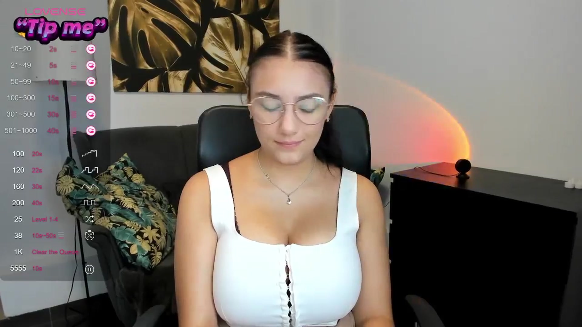 Gallery image thumbnail from SunfLowerr's myfreecams stream on, 09/01/2024, 14:48 image 7 of 20