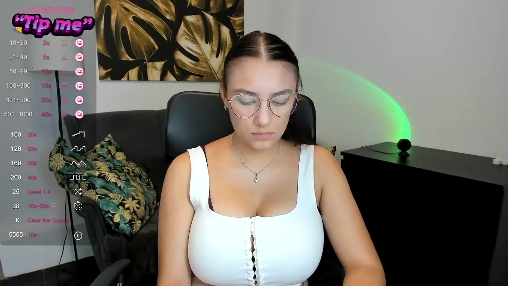 Gallery image thumbnail from SunfLowerr's myfreecams stream on, 09/01/2024, 14:48 image 15 of 20