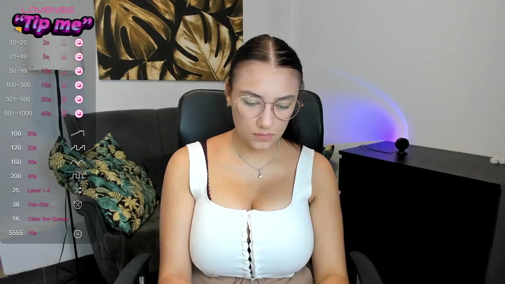Gallery image thumbnail from SunfLowerr's myfreecams stream on, 09/01/2024, 14:48 image 2 of 20