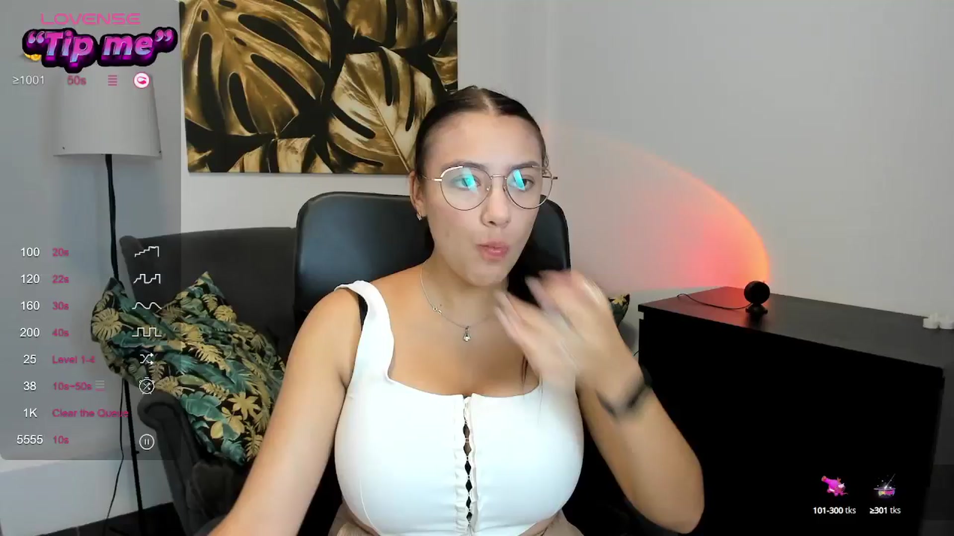 Gallery image thumbnail from SunfLowerr's myfreecams stream on, 09/01/2024, 16:06 image 12 of 20