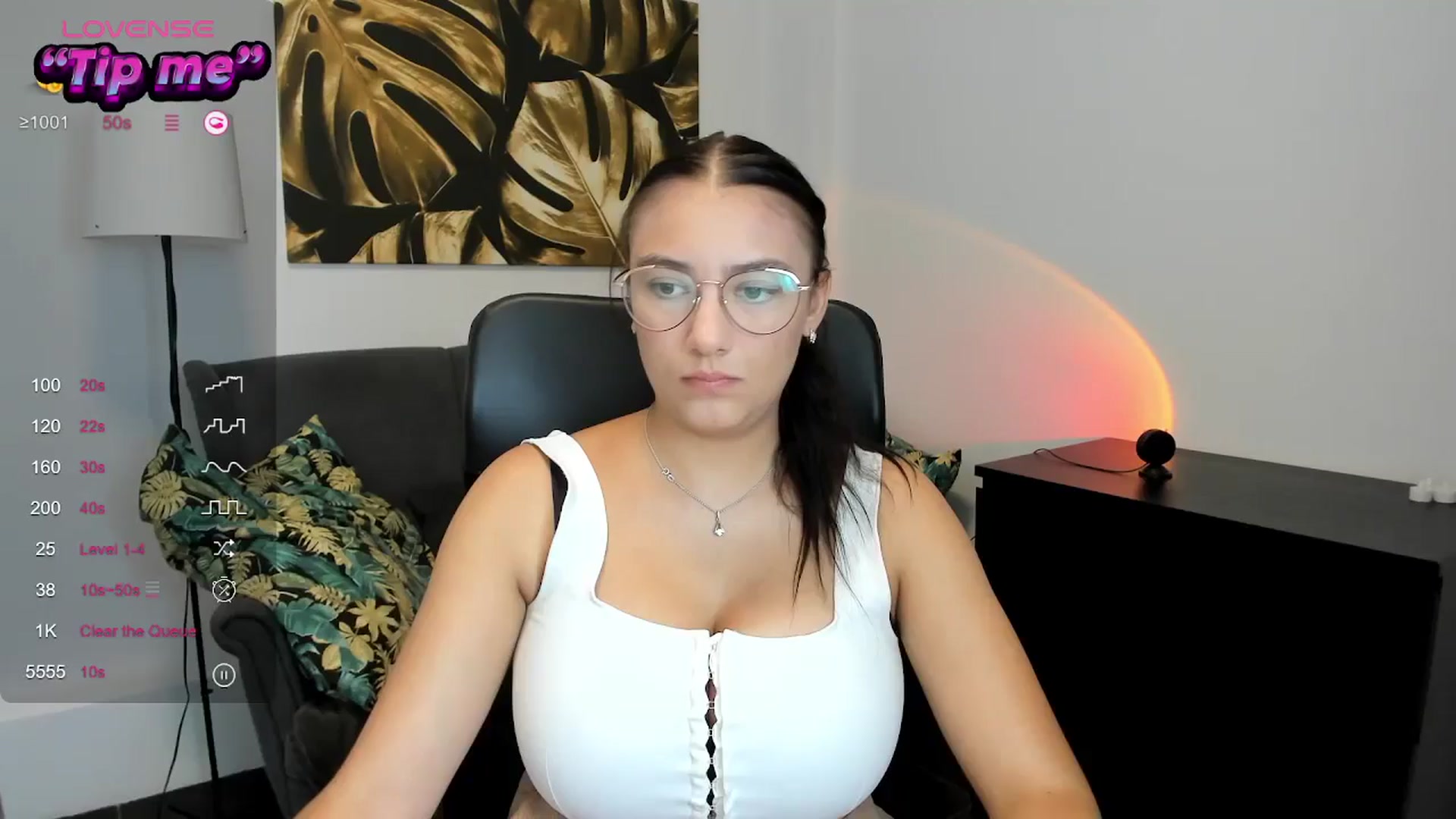 Gallery image thumbnail from SunfLowerr's myfreecams stream on, 09/01/2024, 16:06 image 15 of 20