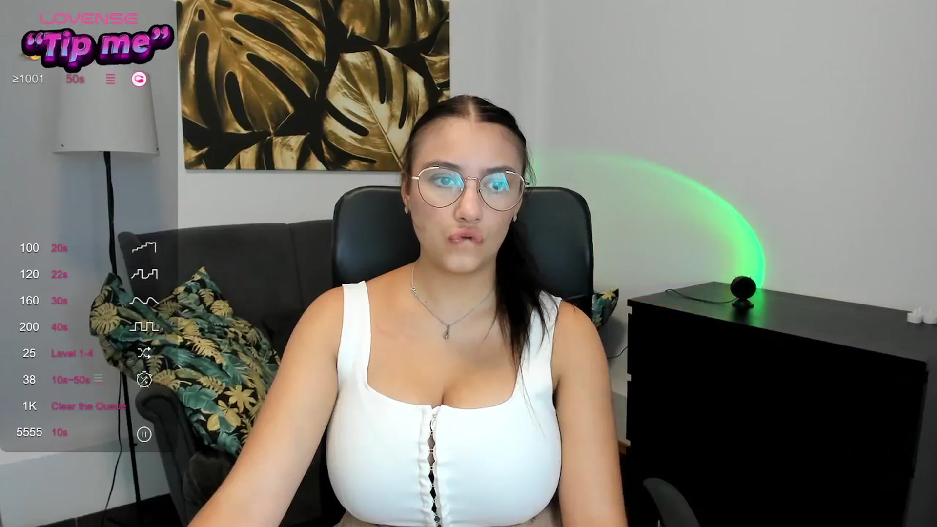 Gallery image thumbnail from SunfLowerr's myfreecams stream on, 09/01/2024, 17:28 image 12 of 20