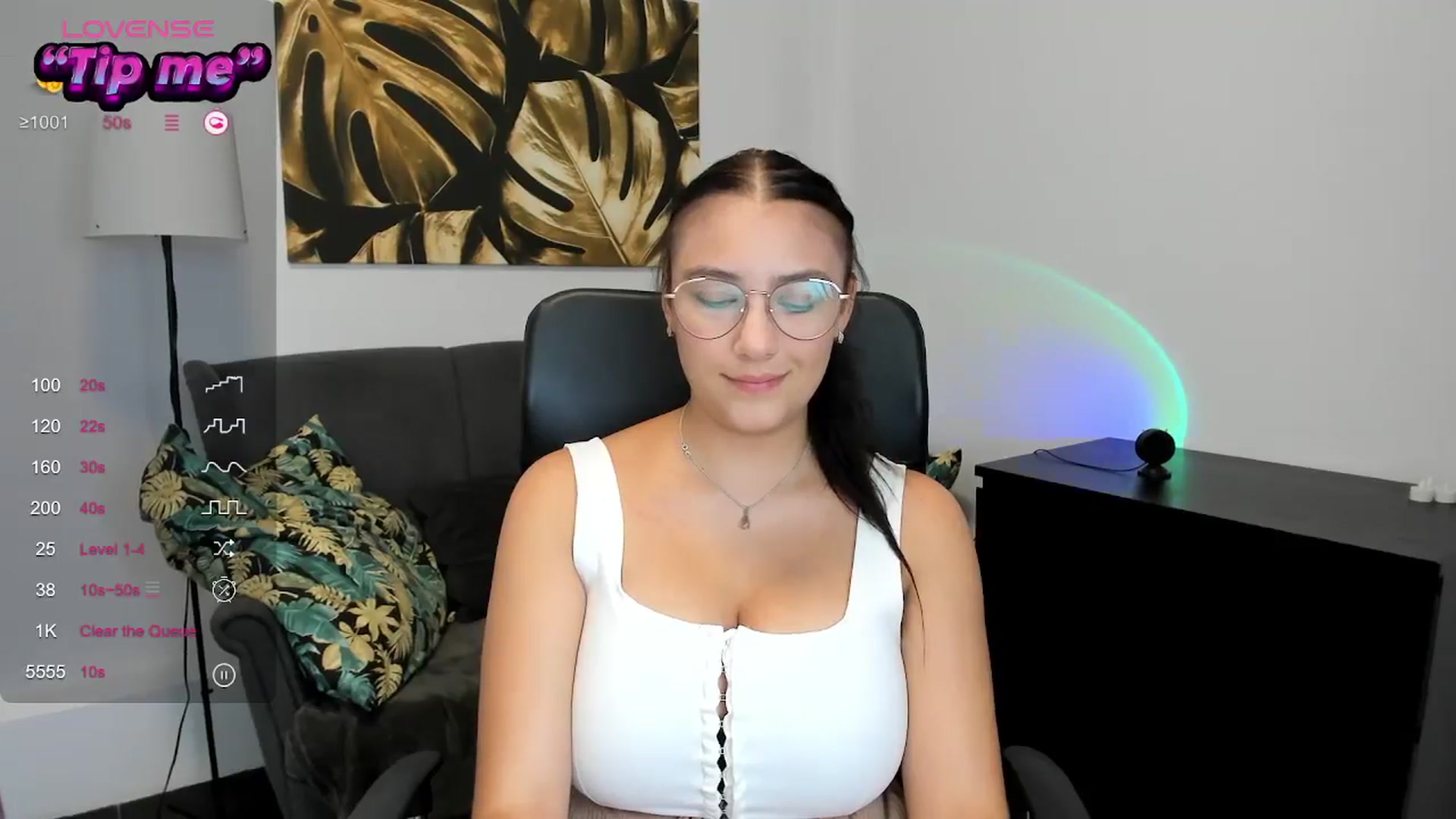 Gallery image thumbnail from SunfLowerr's myfreecams stream on, 09/01/2024, 17:28 image 15 of 20