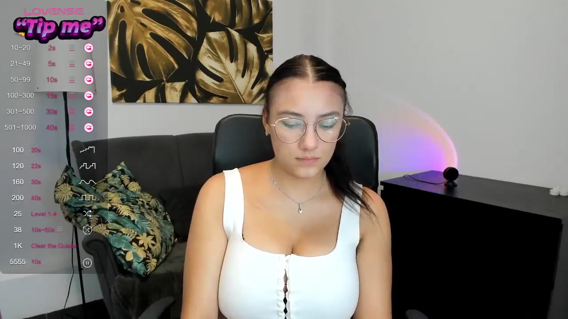 Gallery image thumbnail from SunfLowerr's myfreecams stream on, 09/01/2024, 17:28 image 8 of 20