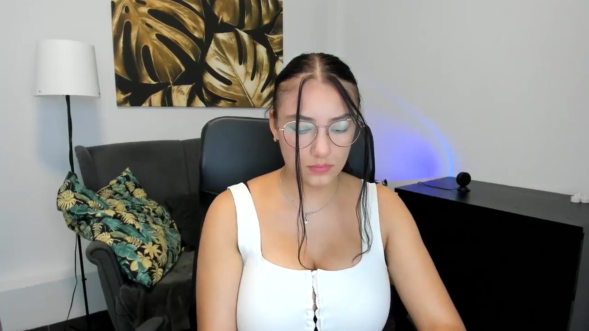 Gallery image thumbnail from SunfLowerr's myfreecams stream on, 09/02/2024, 14:06 image 17 of 20