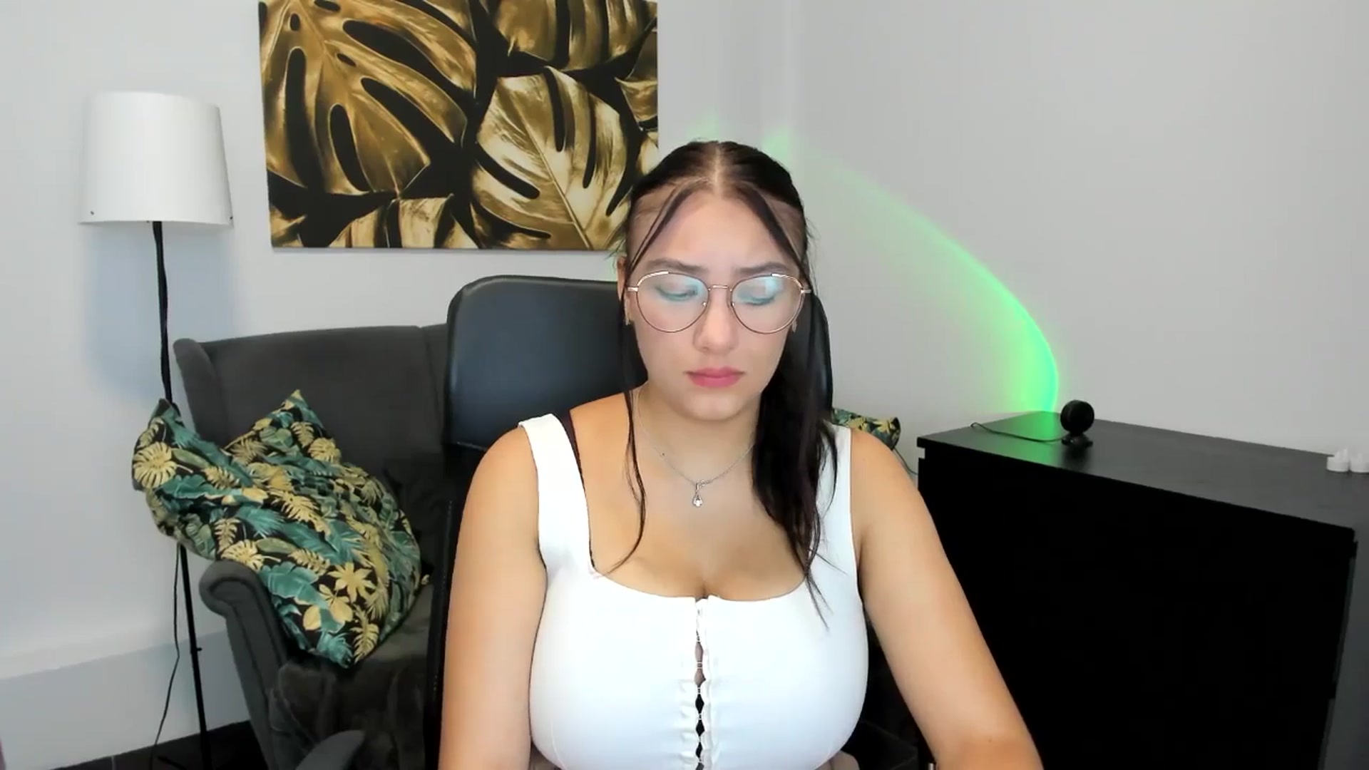 Gallery image thumbnail from SunfLowerr's myfreecams stream on, 09/02/2024, 14:06 image 8 of 20