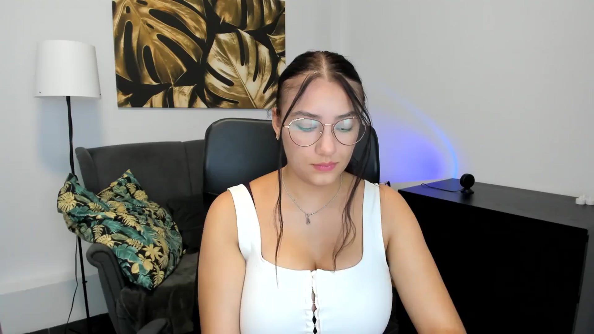 Gallery image thumbnail from SunfLowerr's myfreecams stream on, 09/02/2024, 14:06 image 15 of 20