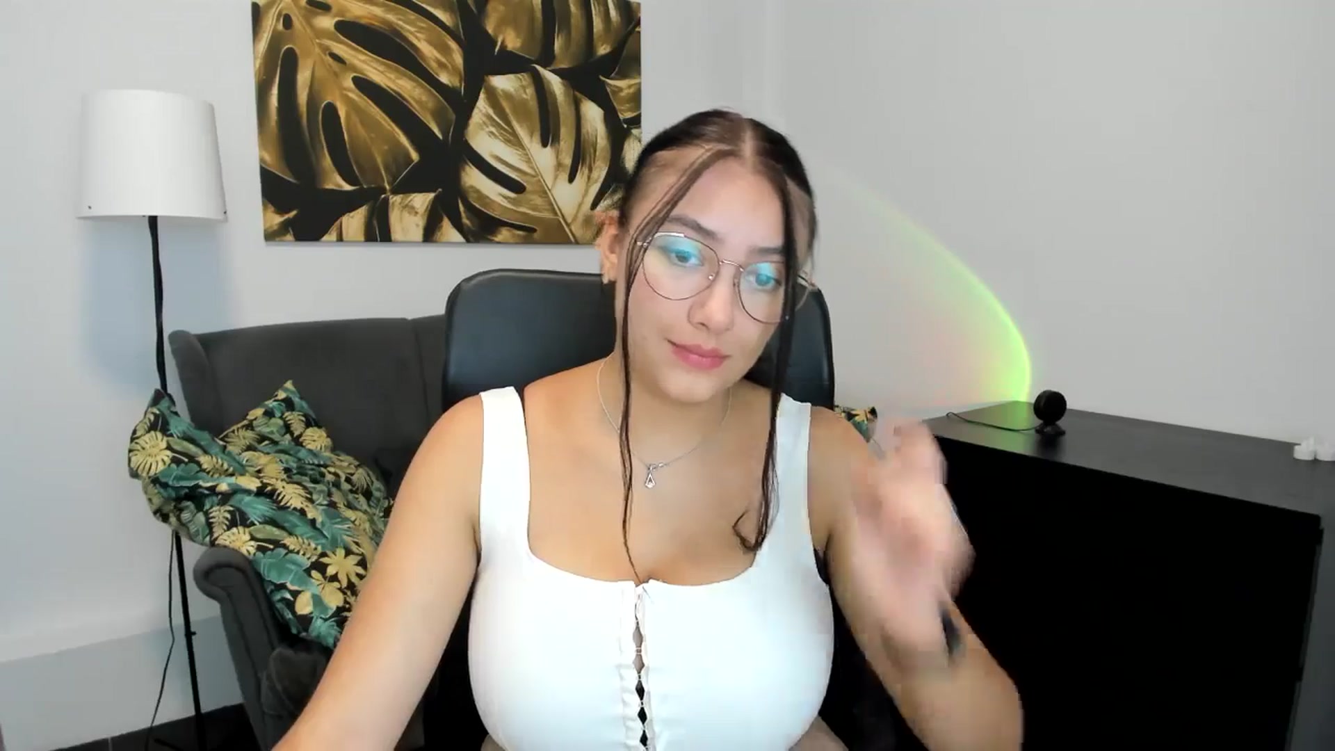 Gallery image thumbnail from SunfLowerr's myfreecams stream on, 09/02/2024, 14:06 image 19 of 20