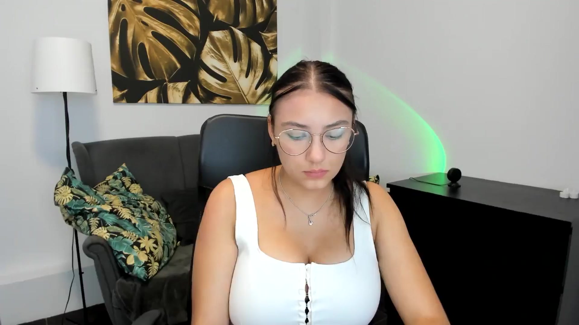 Gallery image thumbnail from SunfLowerr's myfreecams stream on, 09/02/2024, 15:29 image 5 of 20