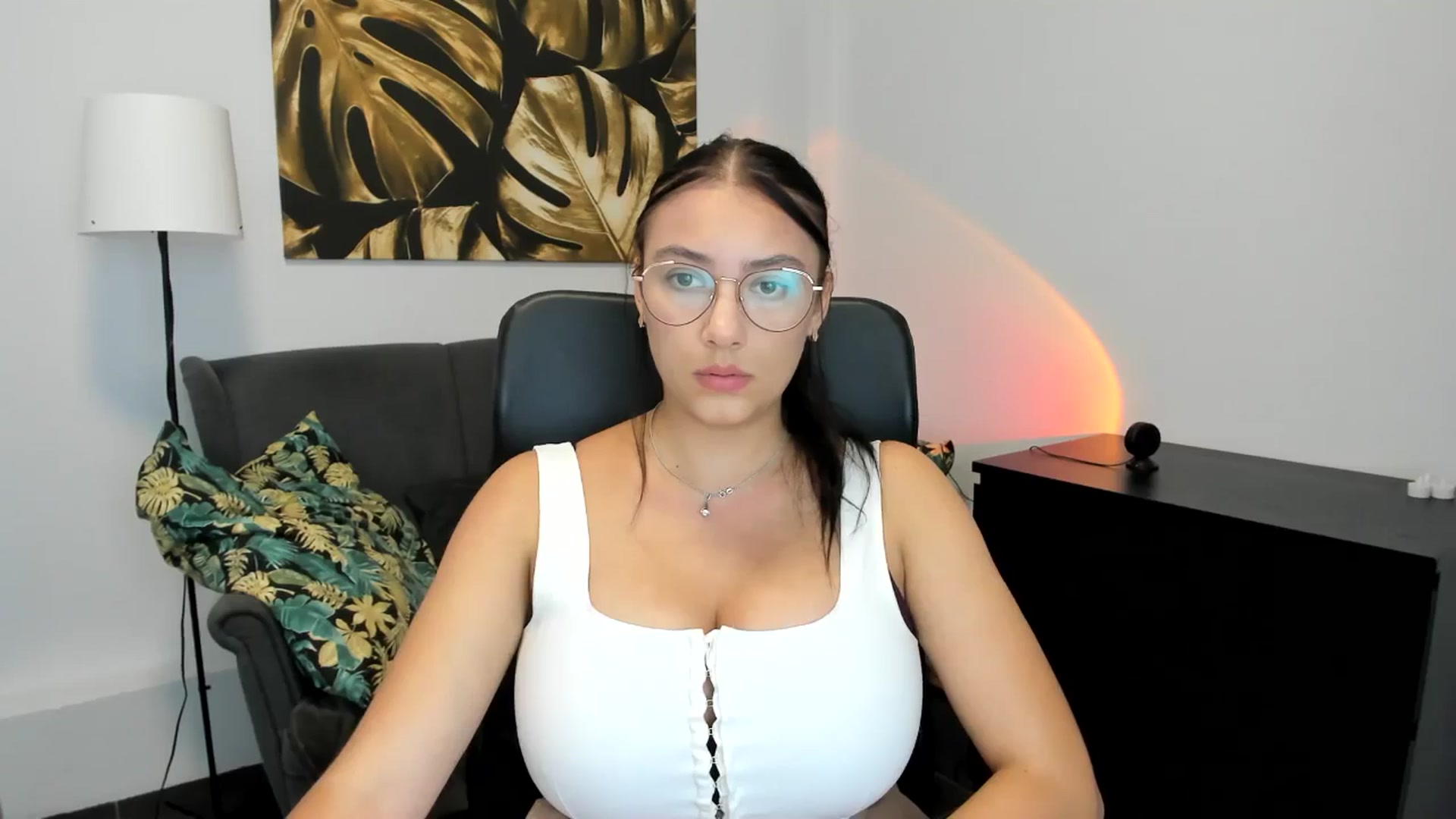 Gallery image thumbnail from SunfLowerr's myfreecams stream on, 09/02/2024, 15:29 image 8 of 20