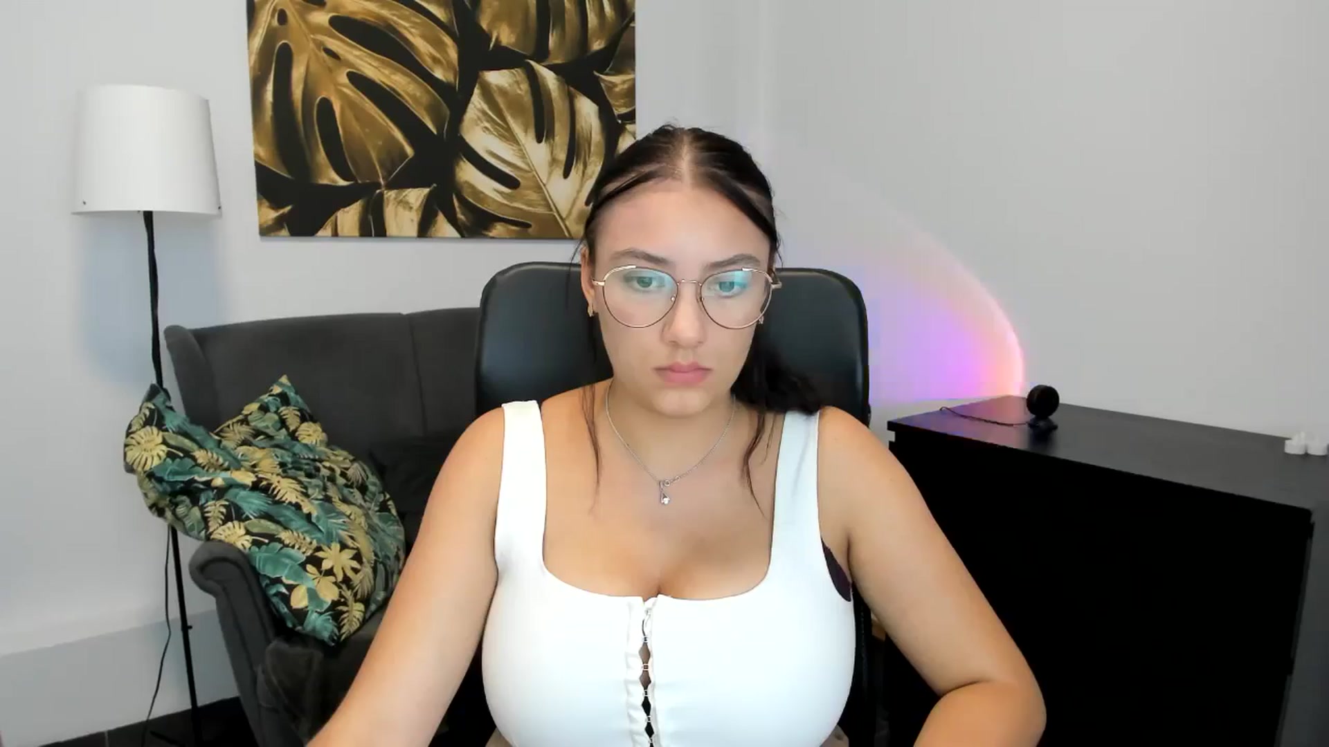 Gallery image thumbnail from SunfLowerr's myfreecams stream on, 09/02/2024, 15:29 image 17 of 20