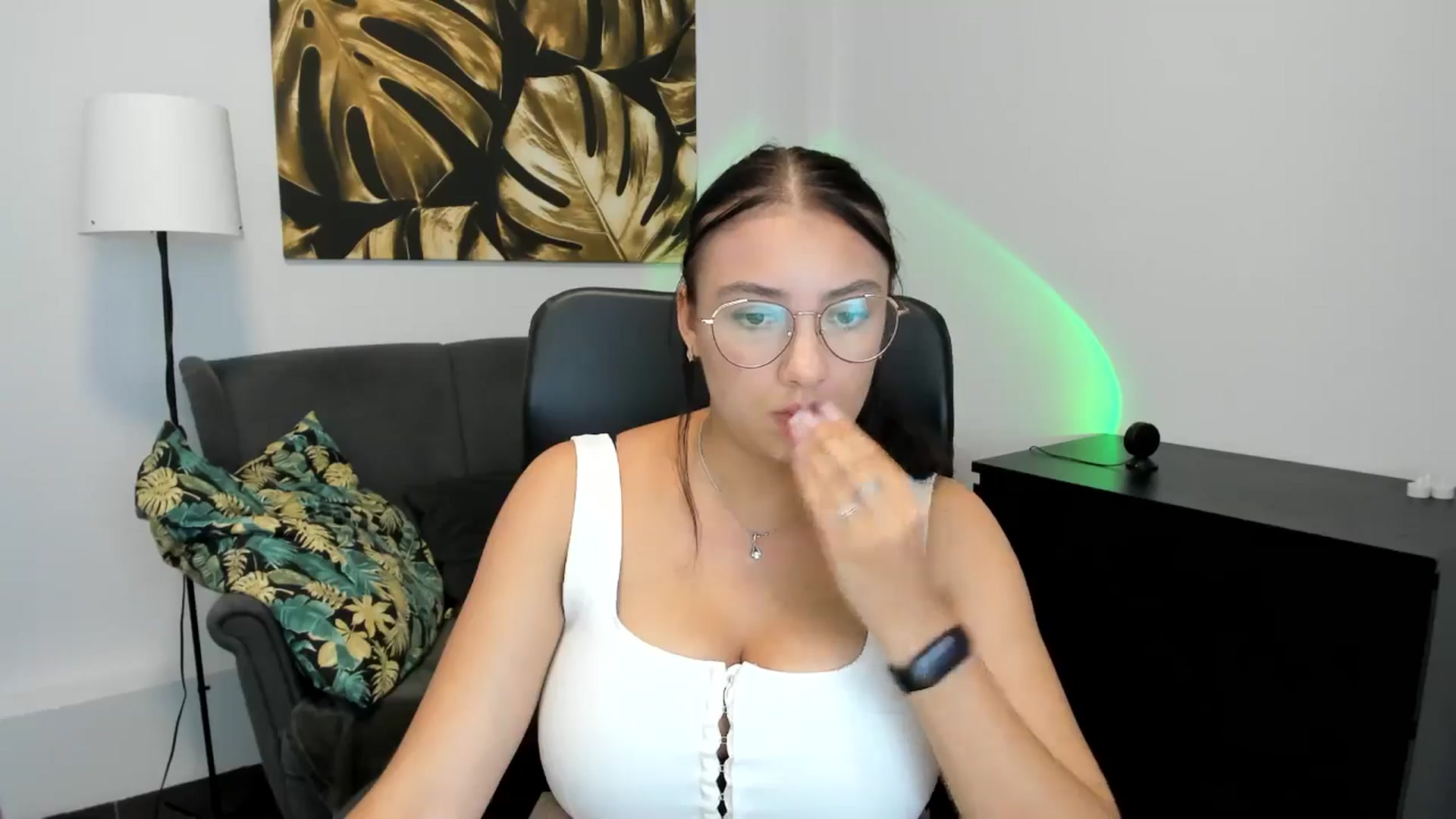 Gallery image thumbnail from SunfLowerr's myfreecams stream on, 09/02/2024, 15:29 image 16 of 20