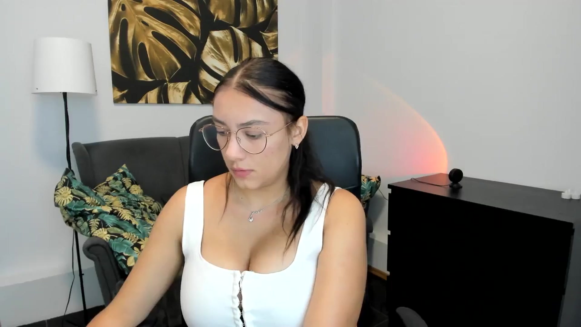 Gallery image thumbnail from SunfLowerr's myfreecams stream on, 09/02/2024, 15:29 image 9 of 20