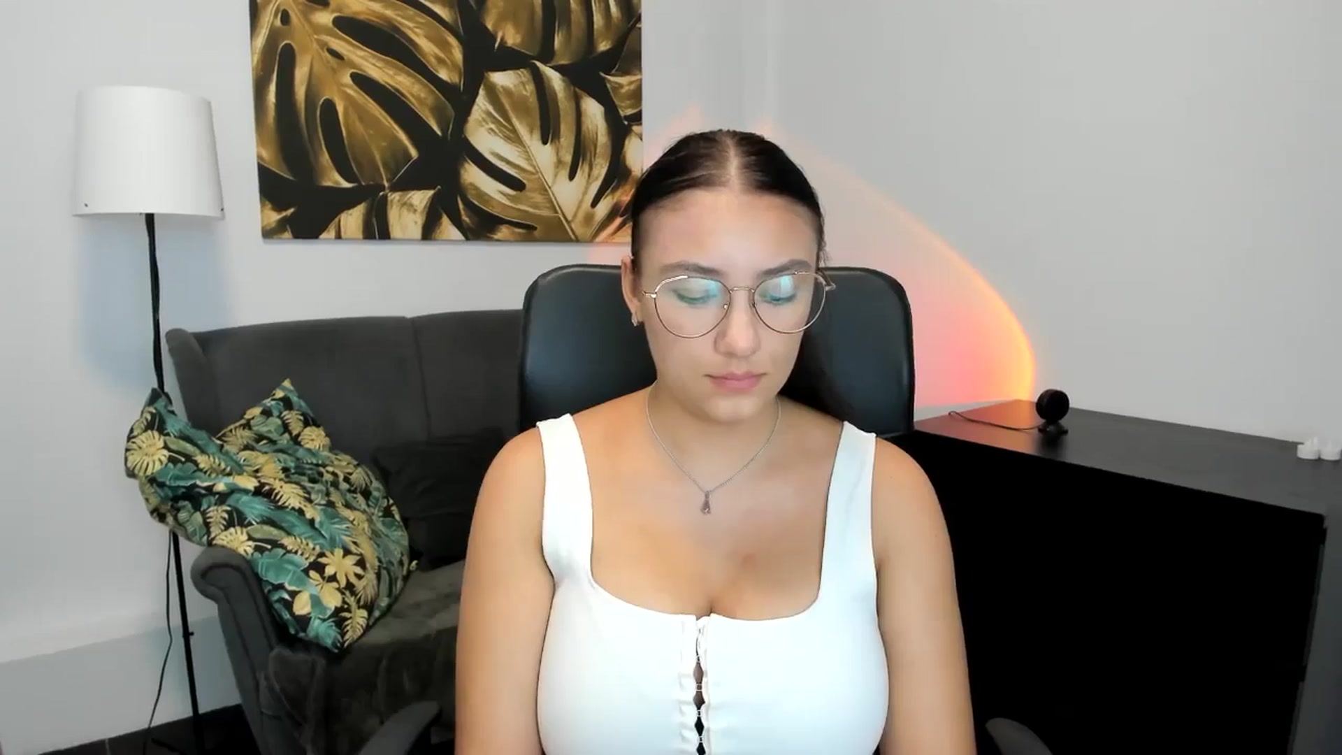 Gallery image thumbnail from SunfLowerr's myfreecams stream on, 09/02/2024, 16:40 image 7 of 20