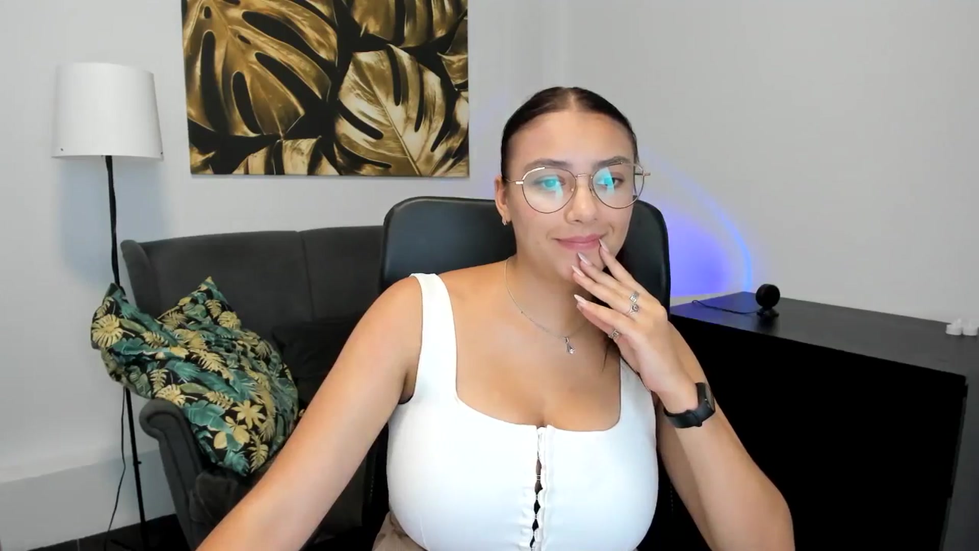 Gallery image thumbnail from SunfLowerr's myfreecams stream on, 09/02/2024, 16:40 image 20 of 20