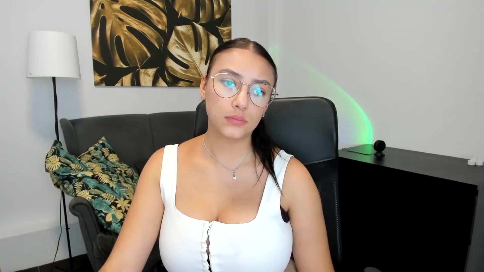 Gallery image thumbnail from SunfLowerr's myfreecams stream on, 09/02/2024, 16:40 image 18 of 20